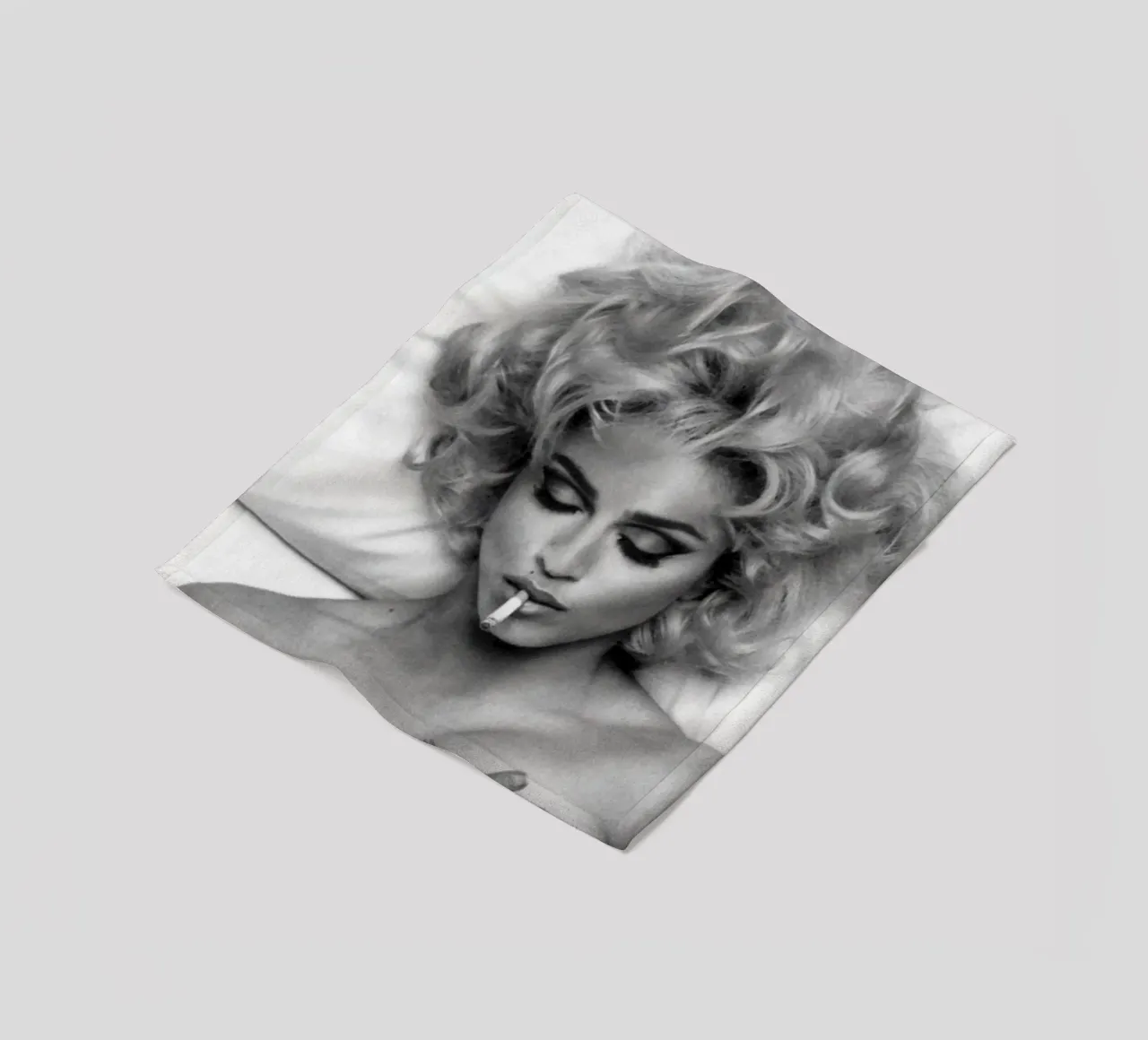 Dormire con la sigaretta coperta in pile da glover studio