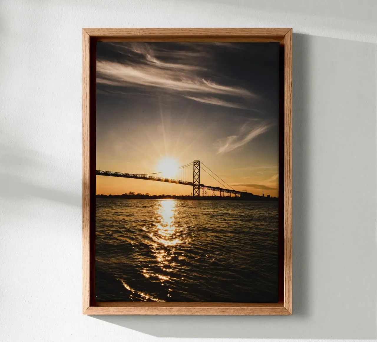 Attraversamento del tramonto, ponte Ambassador - Detroit, Michigan tela con Cornice a cassetta da Wanderlust Vibes