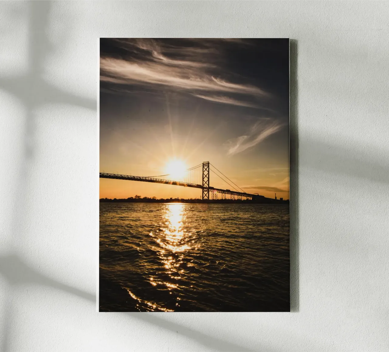 Attraversamento del tramonto, ponte Ambassador - Detroit, Michigan tela con Cornice a cassetta da Wanderlust Vibes