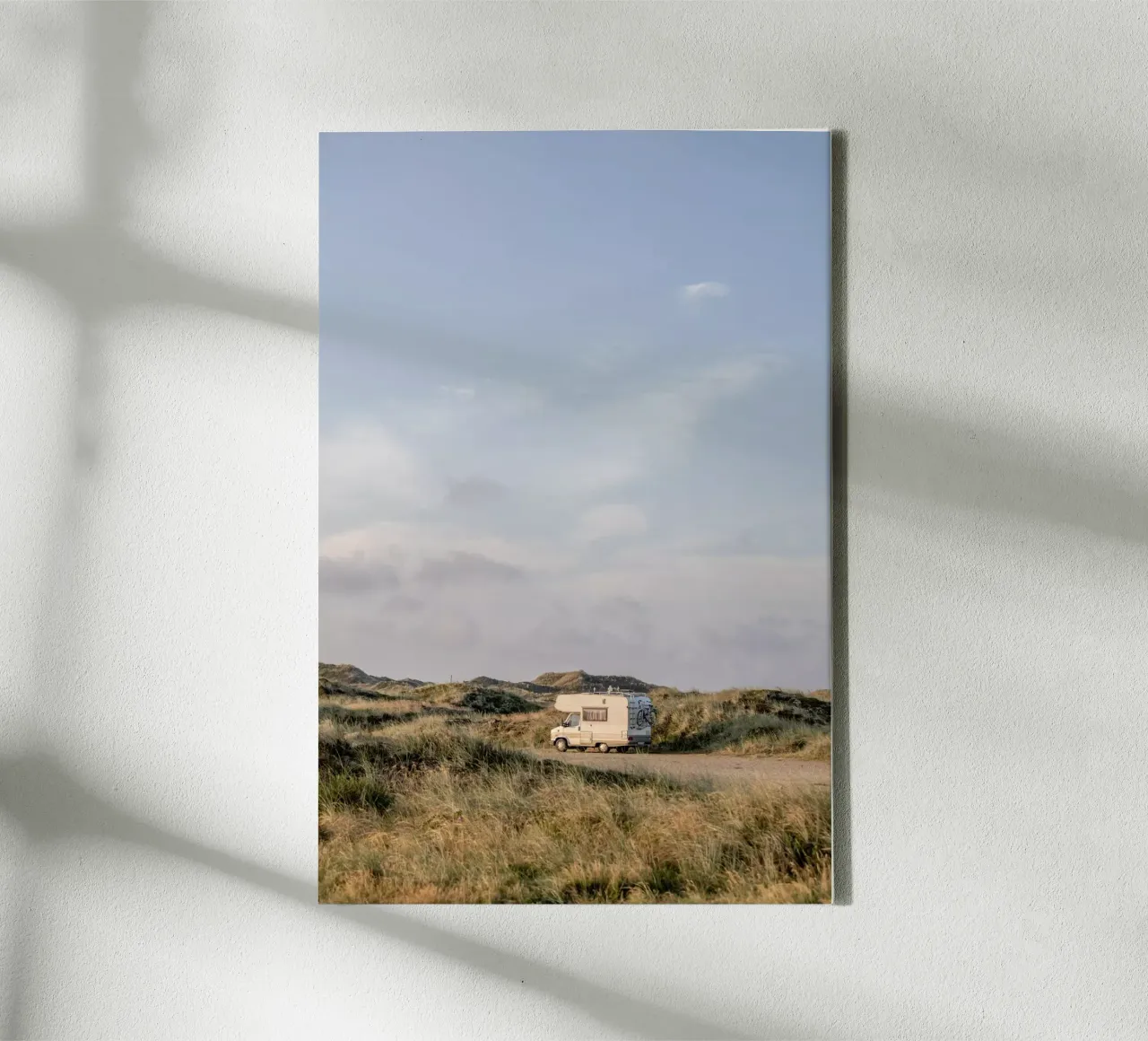 Caravan In The Dunes tela con Cornice a cassetta da Mareike Böhmer Photography
