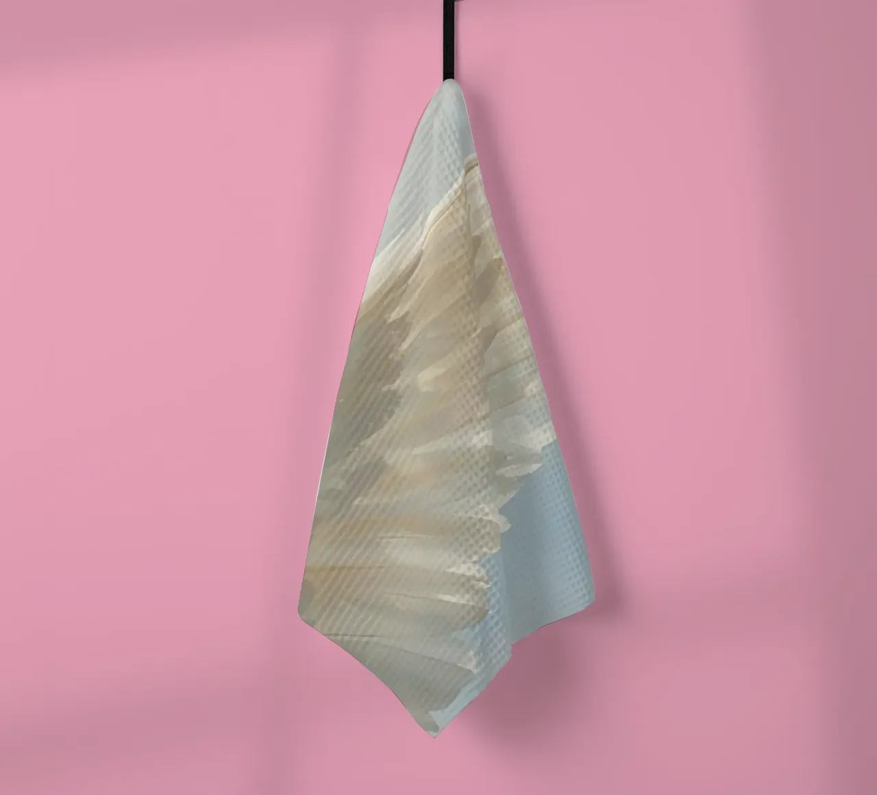 Maestose ali bianche che si allungano contro un cielo limpido canovaccio da cucina da DesignDoodle
