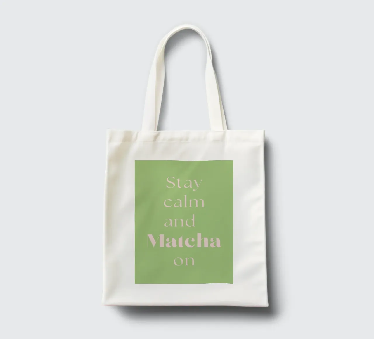 Mantenere la calma e continuare con il matcha borsa in juta da Quirk & Quote