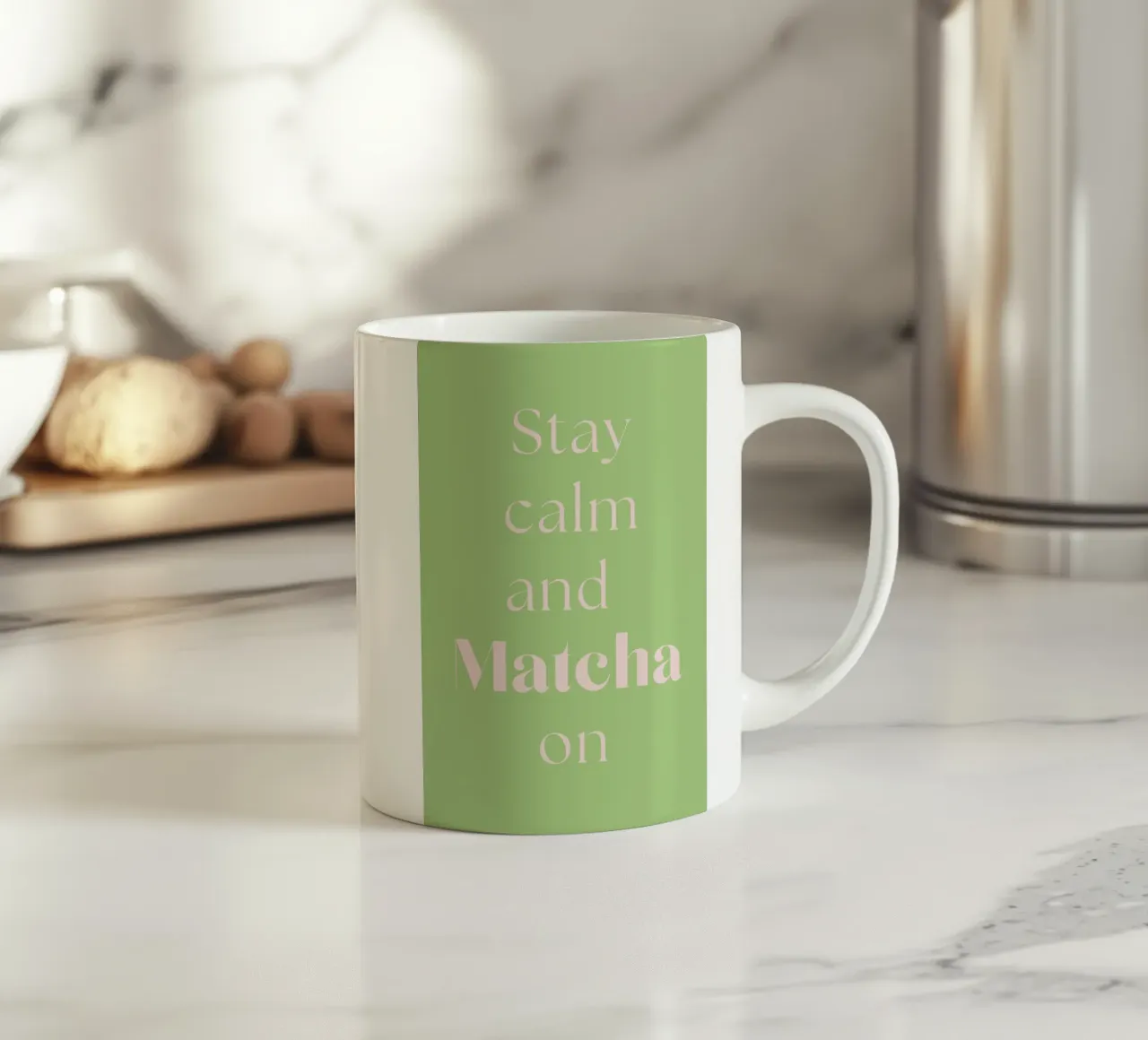 Mantenere la calma e continuare con il matcha tazza in ceramica da Quirk & Quote