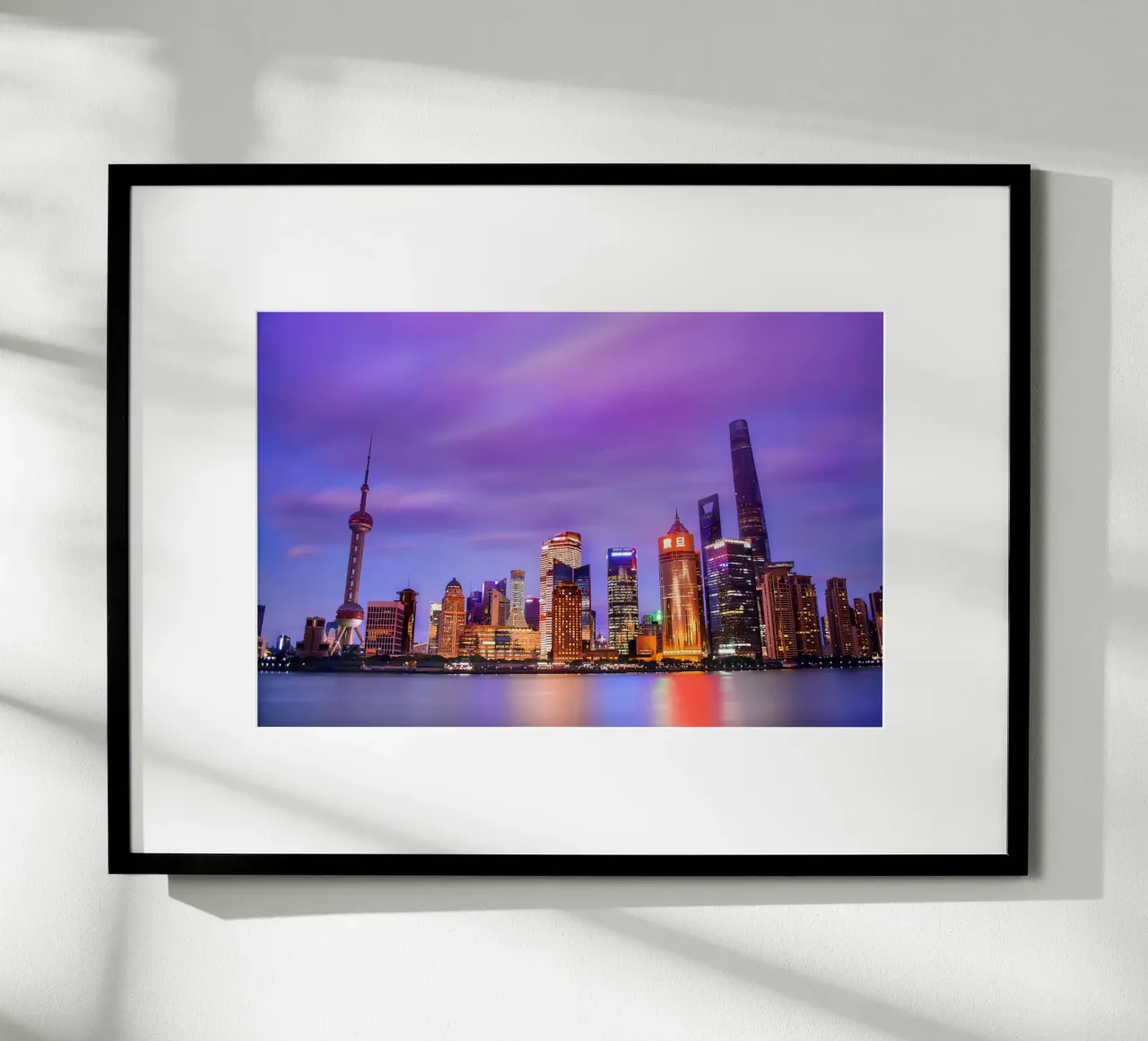 Pudong Skyline in der Abenddämmerung, Shanghai, China Hahnemühle von Wanderlust Vibes