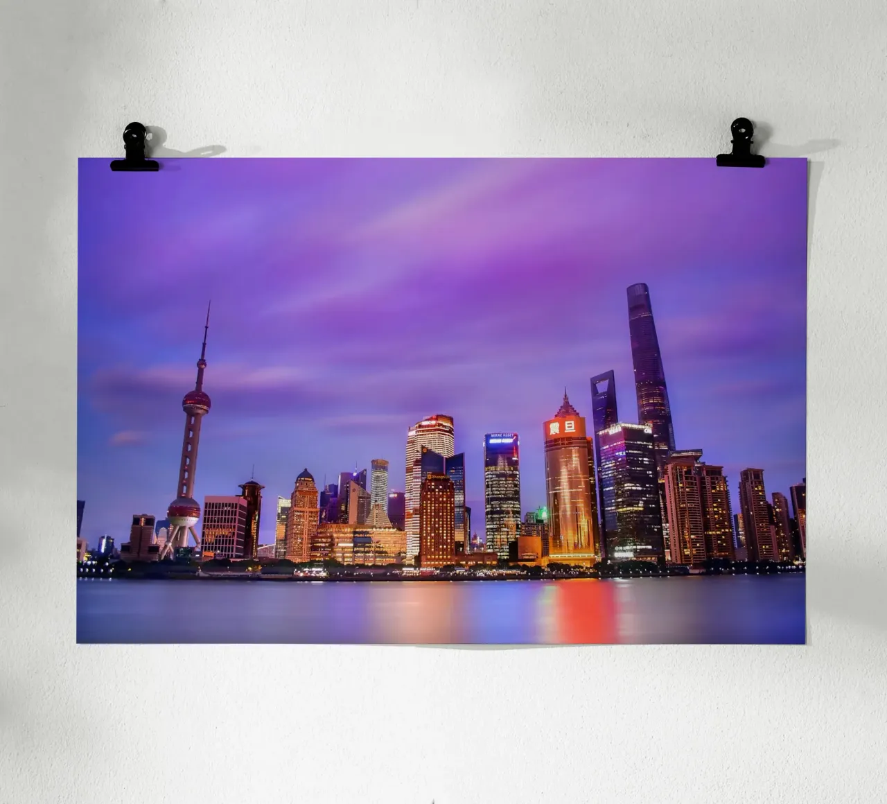 Pudong Skyline in der Abenddämmerung, Shanghai, China Hahnemühle von Wanderlust Vibes
