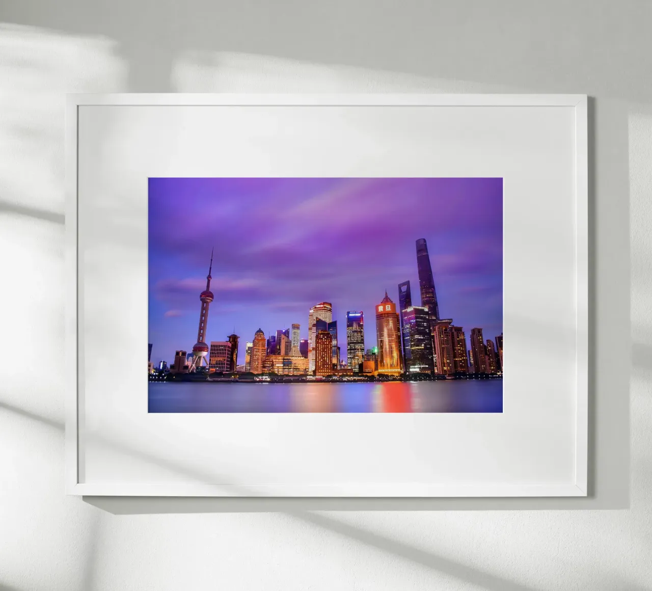 Pudong Skyline in der Abenddämmerung, Shanghai, China Hahnemühle von Wanderlust Vibes