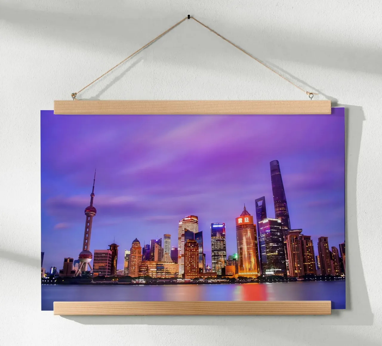 Pudong Skyline in der Abenddämmerung, Shanghai, China Hahnemühle von Wanderlust Vibes