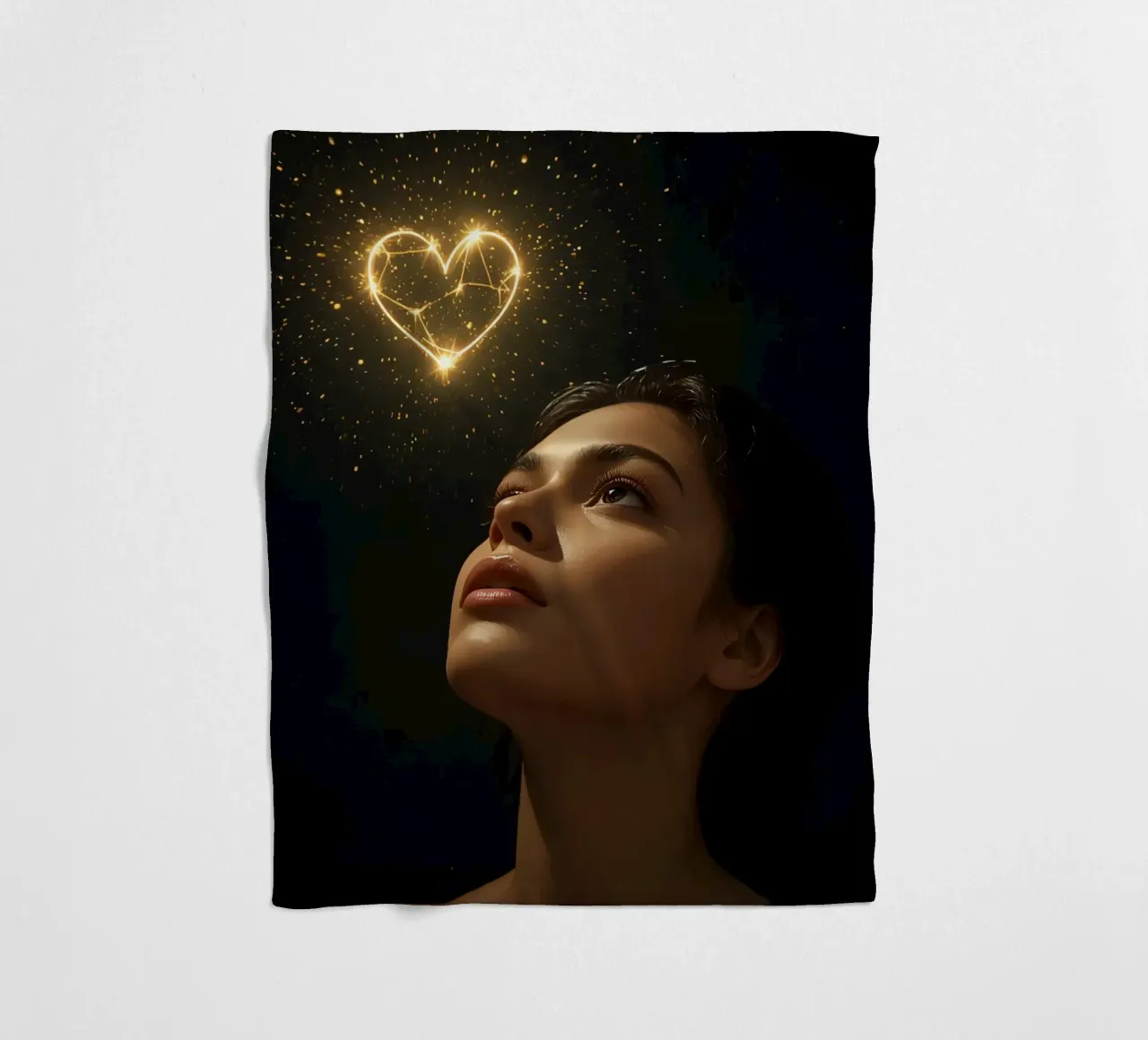 Frau, die nach oben blickt, während sie von funkelnden Lichtern umgeben ist Fleecedecke von DesignDoodle