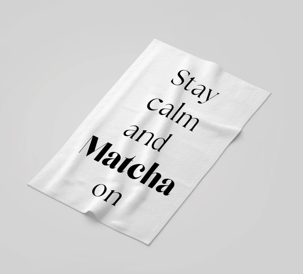 Mantenere la calma e continuare con il matcha telo mare da Quirk & Quote