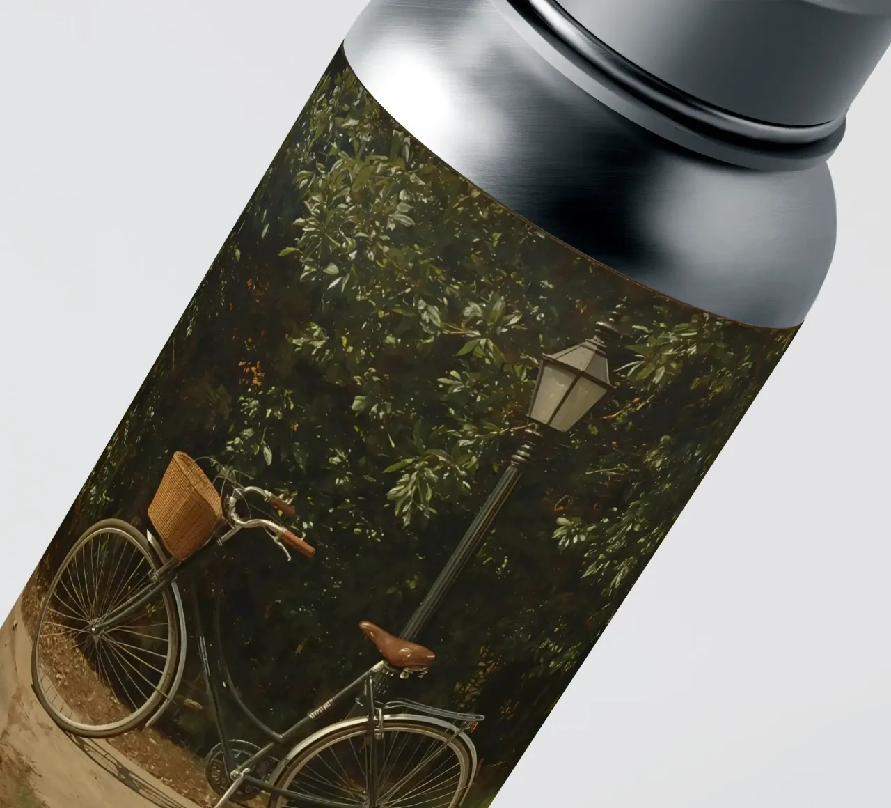 Bicicletta d'epoca parcheggiata accanto a un lampione in un lussureggiante spazio all'aperto adesivo da DesignDoodle