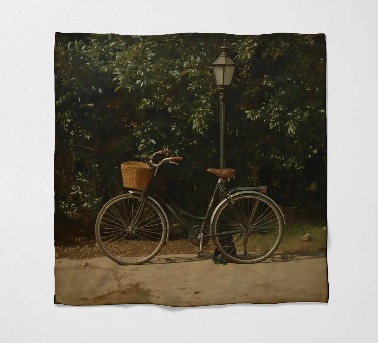 Bicicletta d'epoca parcheggiata accanto a un lampione in un lussureggiante spazio all'aperto coperta in pile da DesignDoodle