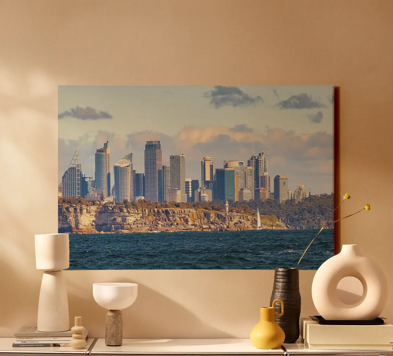 El horizonte de Sídney desde el agua, Australia lienzo con Marco flotante de Wanderlust Vibes