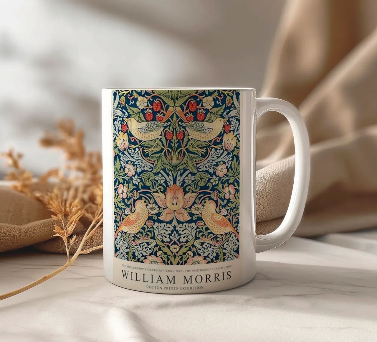 uccelli appollaiati sul corbezzolo tazza in ceramica da Ropech Shop