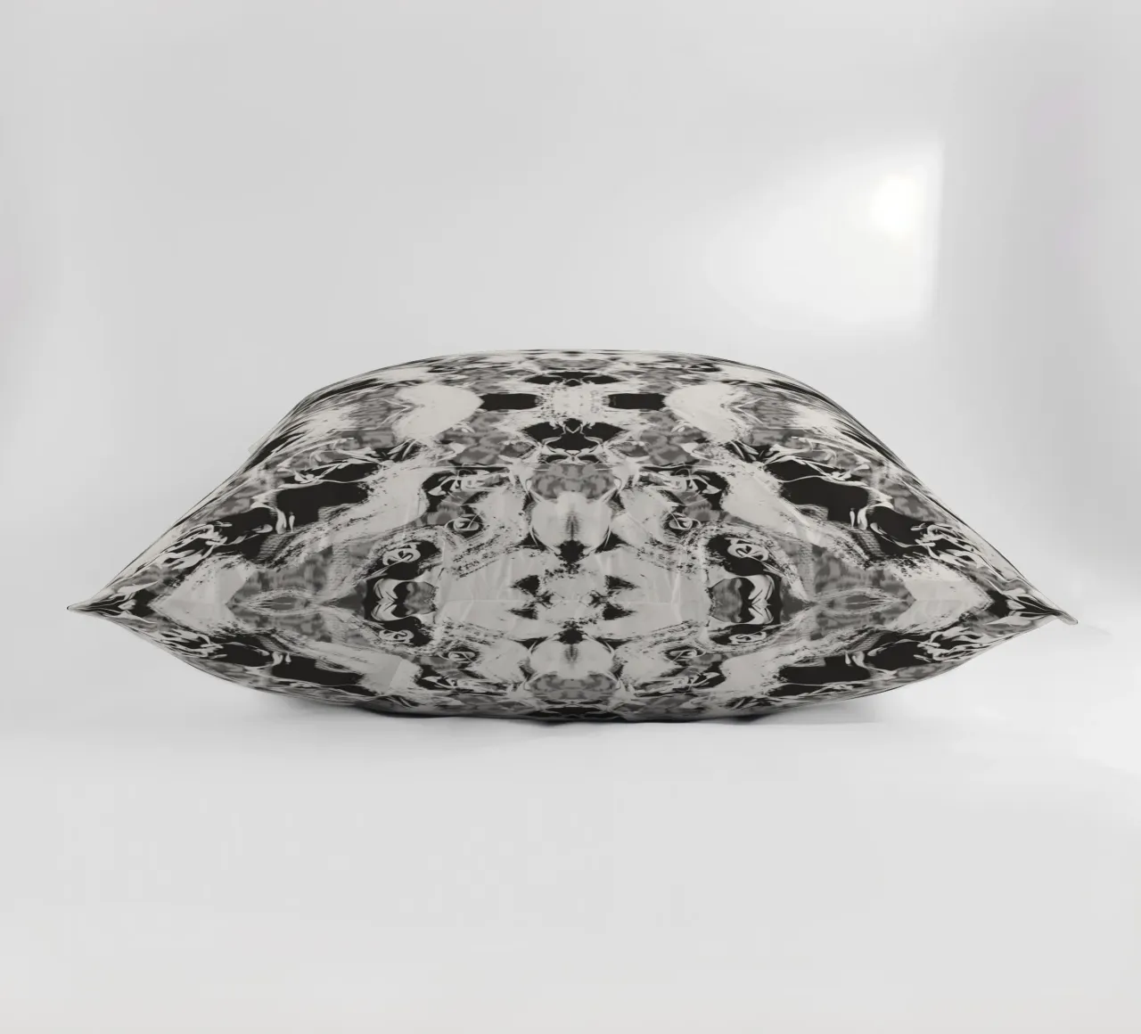 Rorschach 06 in bianco e nero cuscino da Little Dean