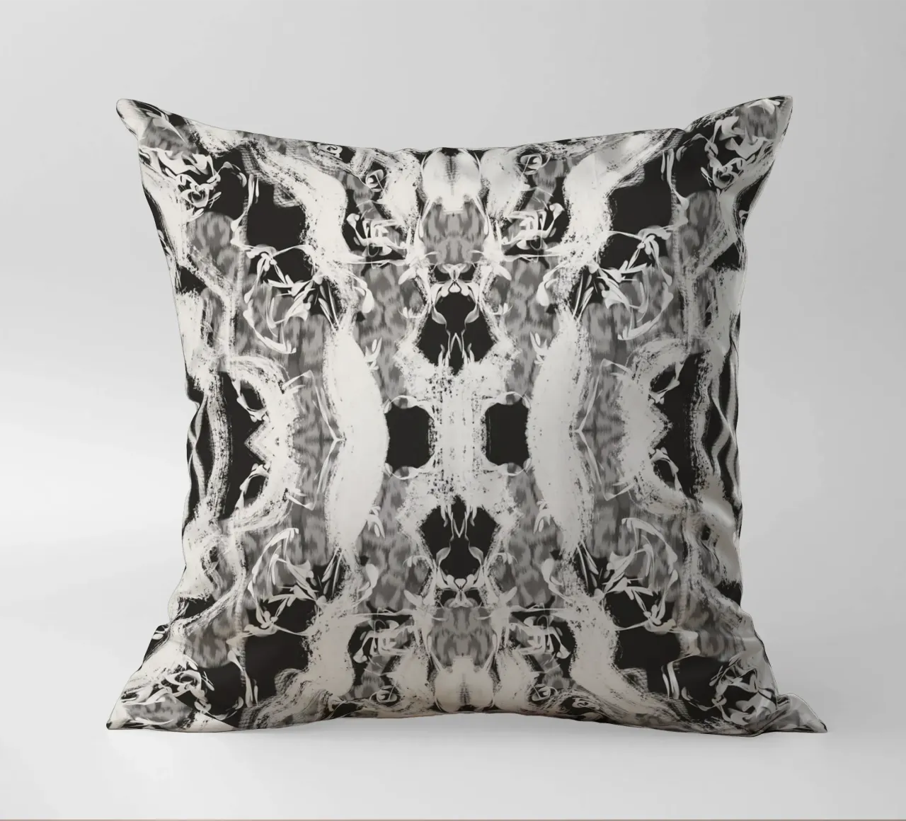 Rorschach 06 in bianco e nero cuscino da Little Dean