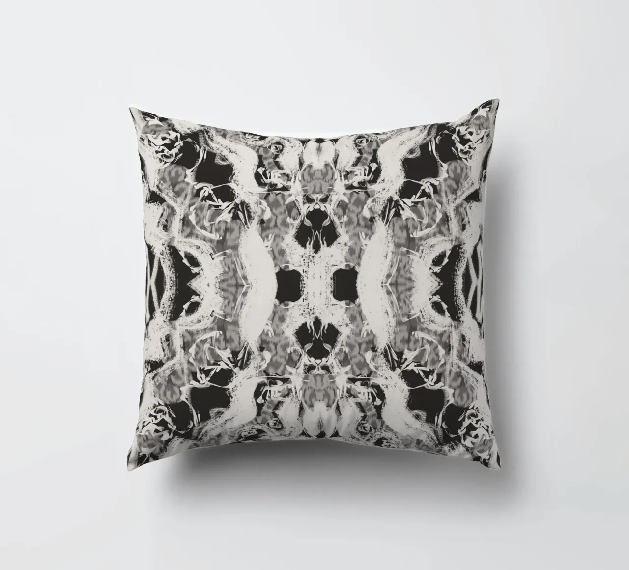 Rorschach 06 in bianco e nero cuscino da Little Dean