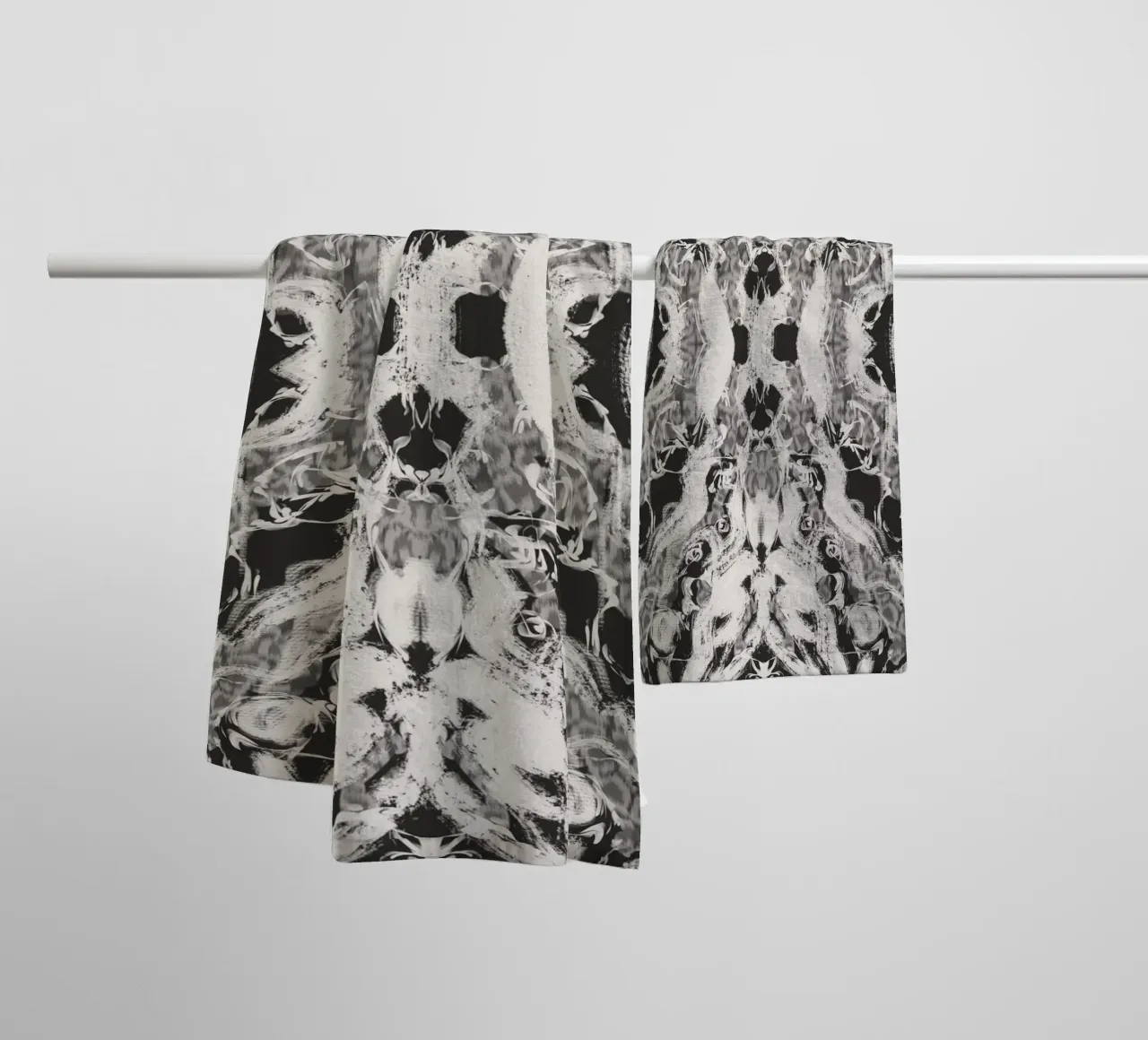 Rorschach 06 in bianco e nero asciugamano da bagno da Little Dean