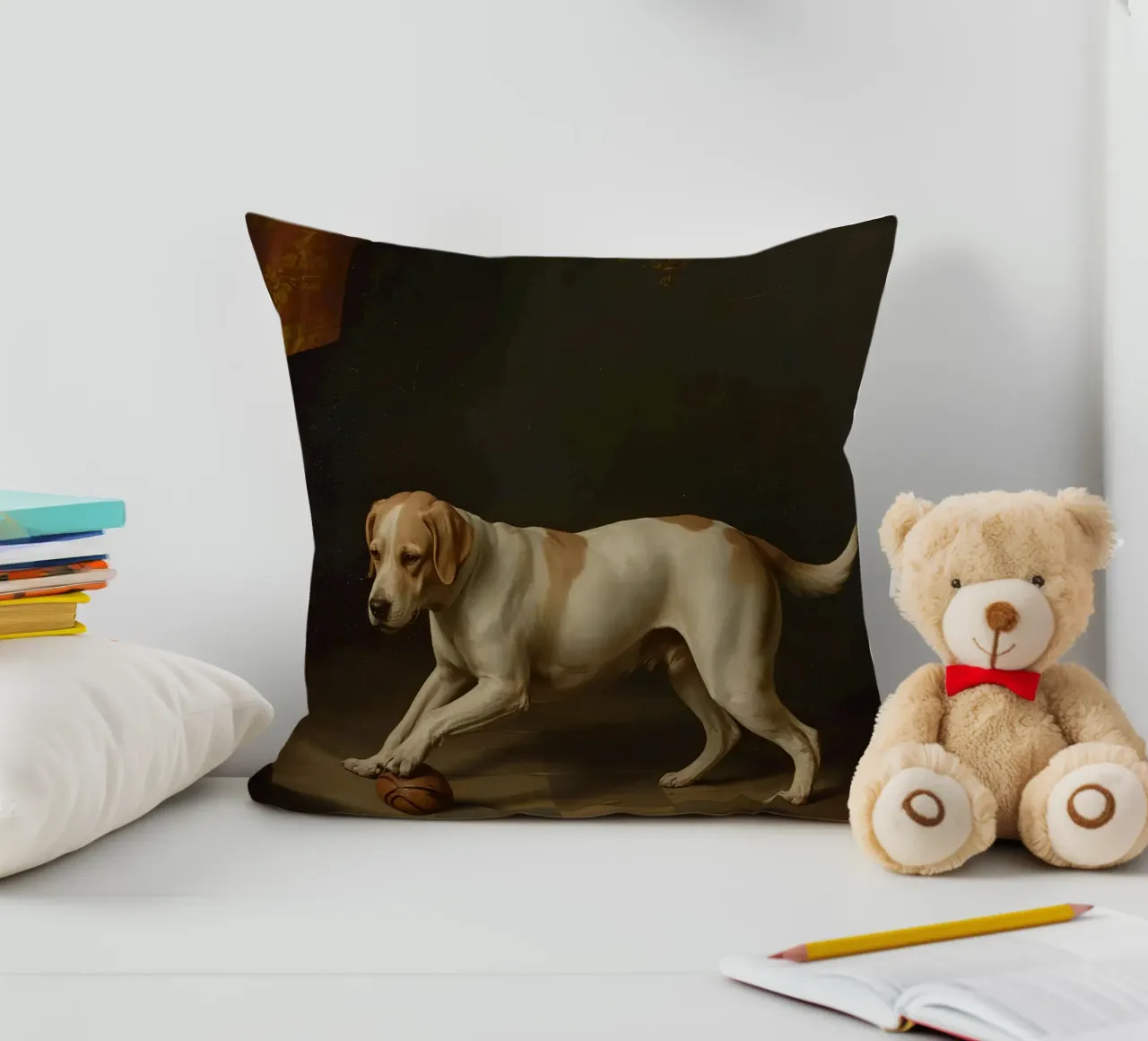 Cane giocoso che interagisce con una palla in una stanza poco illuminata cuscino da DesignDoodle