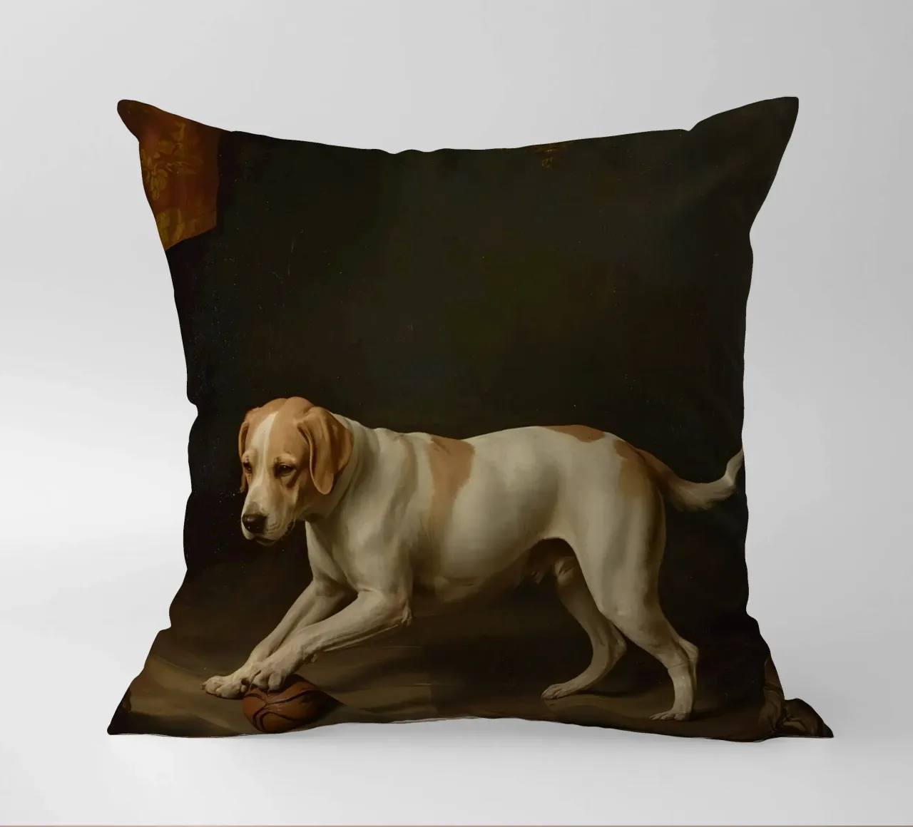 Cane giocoso che interagisce con una palla in una stanza poco illuminata cuscino da DesignDoodle