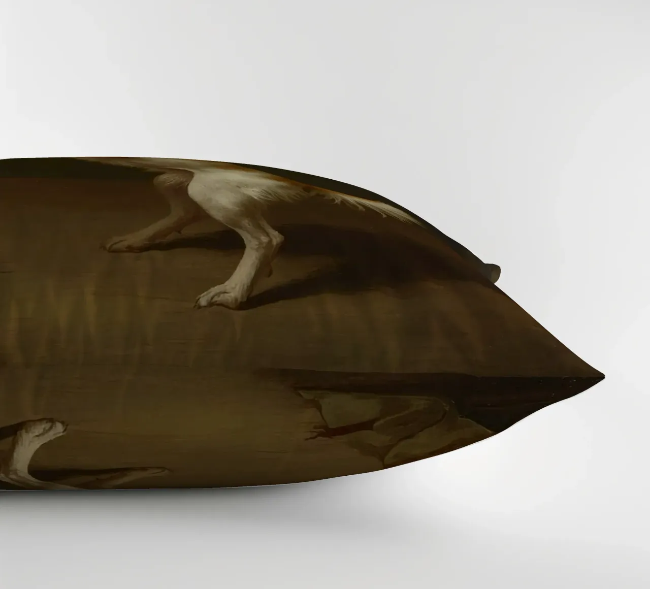 Cane in piedi con le zampe su un tavolo in un ambiente classico cuscino da DesignDoodle