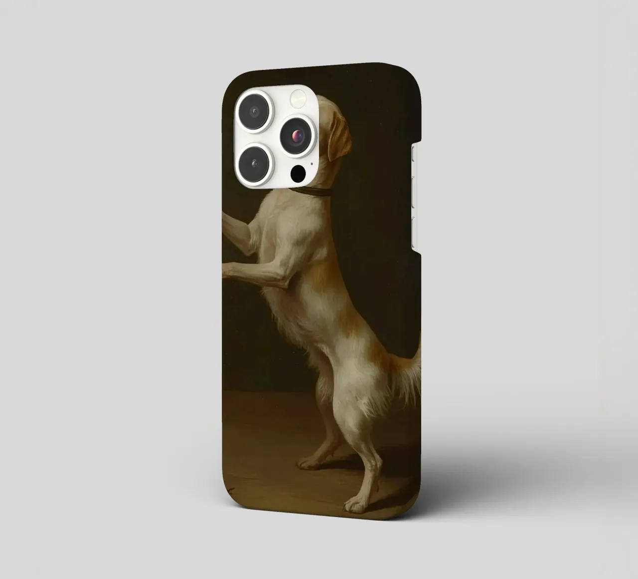 Cane in piedi con le zampe su un tavolo in un ambiente classico cover iphone da DesignDoodle