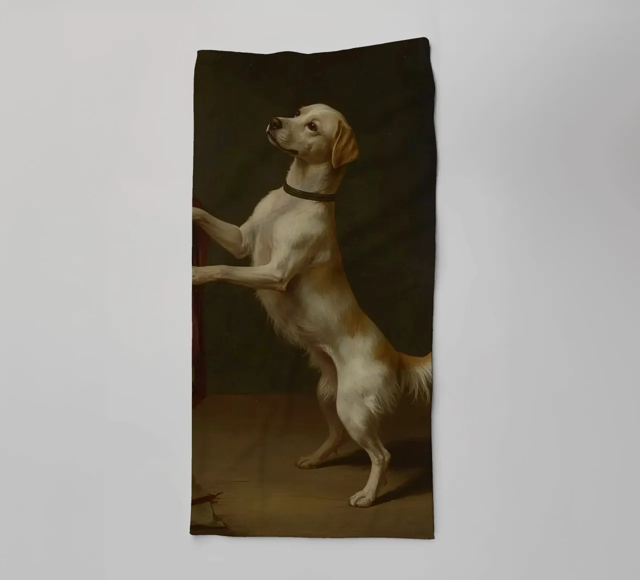 Cane in piedi con le zampe su un tavolo in un ambiente classico asciugamano da bagno da DesignDoodle