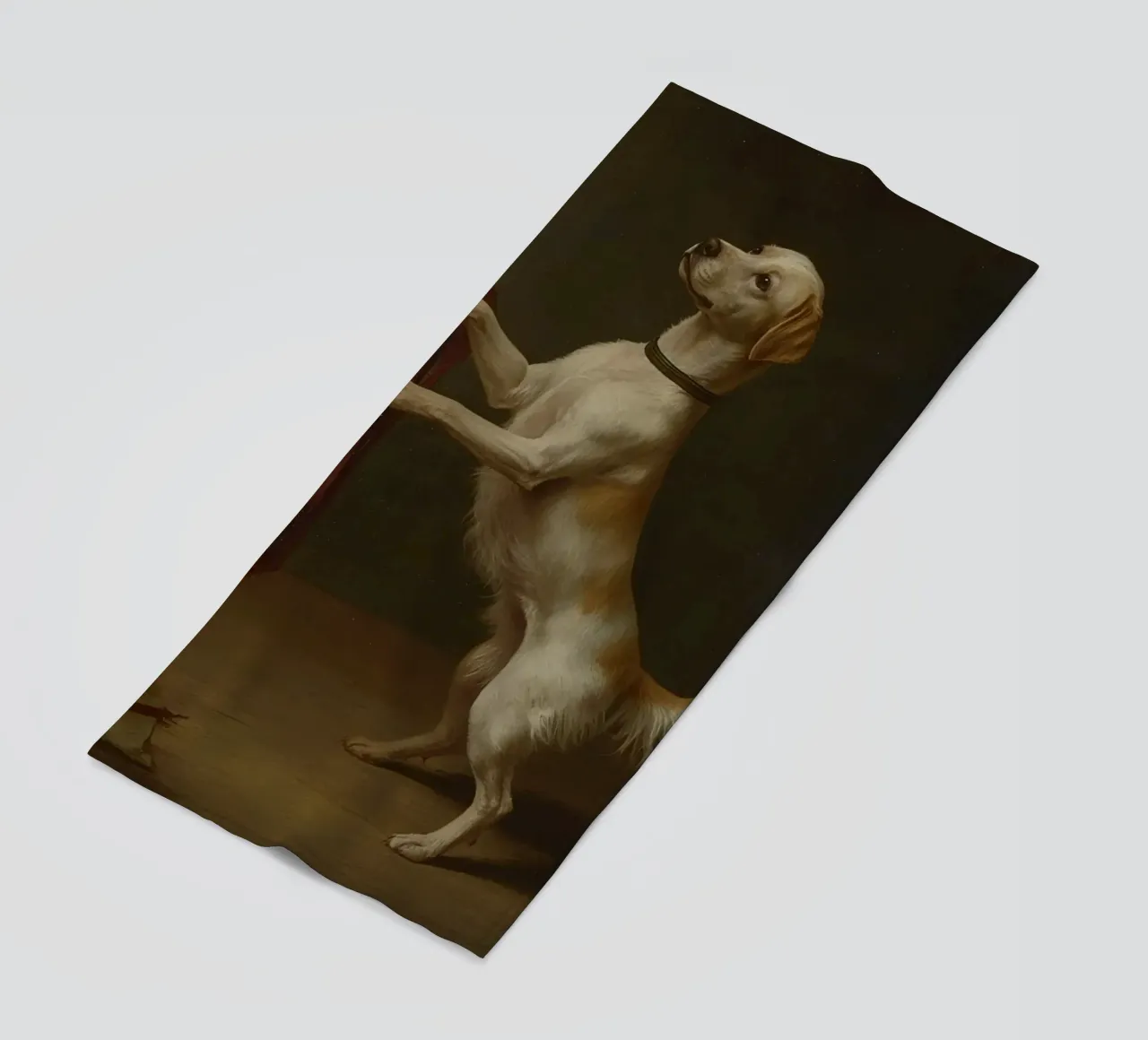 Cane in piedi con le zampe su un tavolo in un ambiente classico telo mare da DesignDoodle