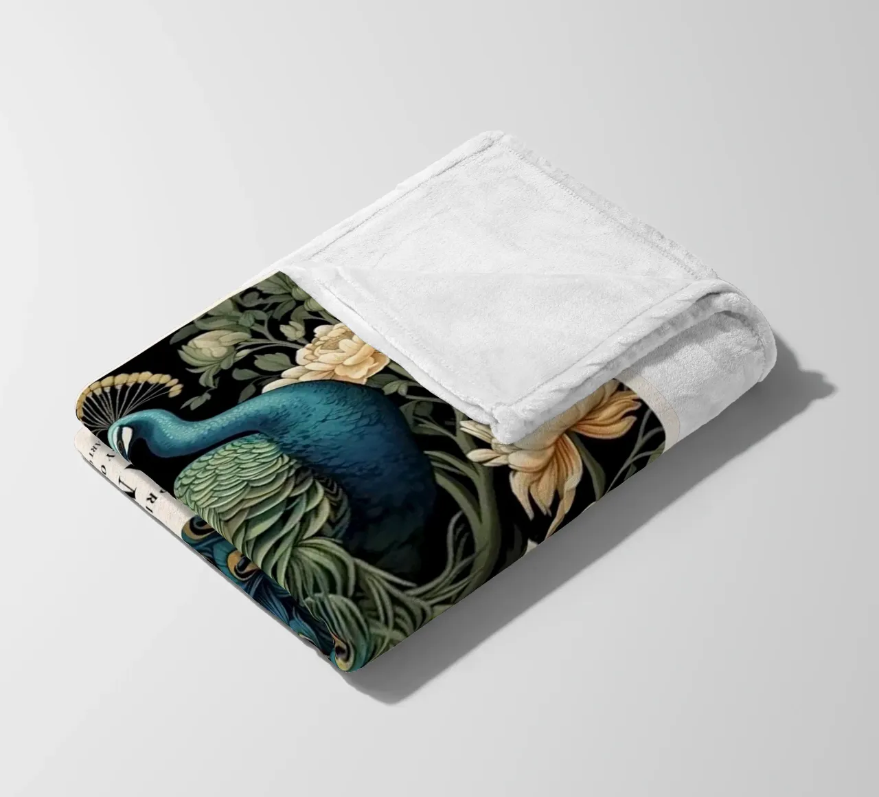 bellissimi pavoni e una flora rigogliosa coperta in pile da Ropech Shop