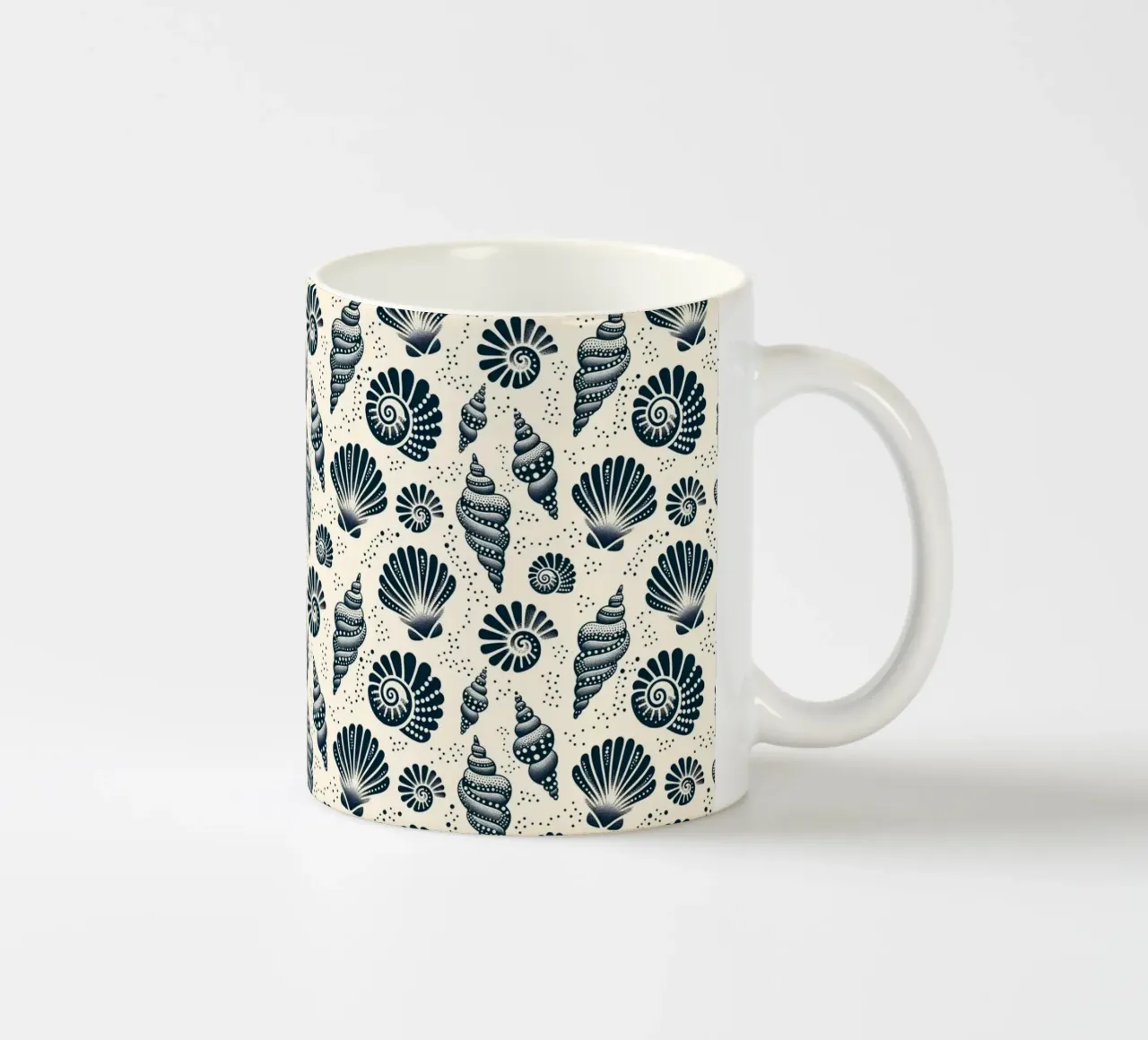 Conchiglie nere e crema tazza in ceramica da SilverPegasus