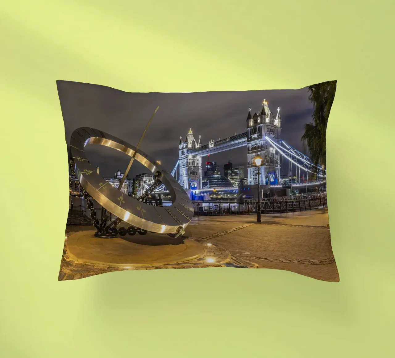 LONDRA Il Tower Bridge in un'esplosione di luci cuscino da Melanie Viola