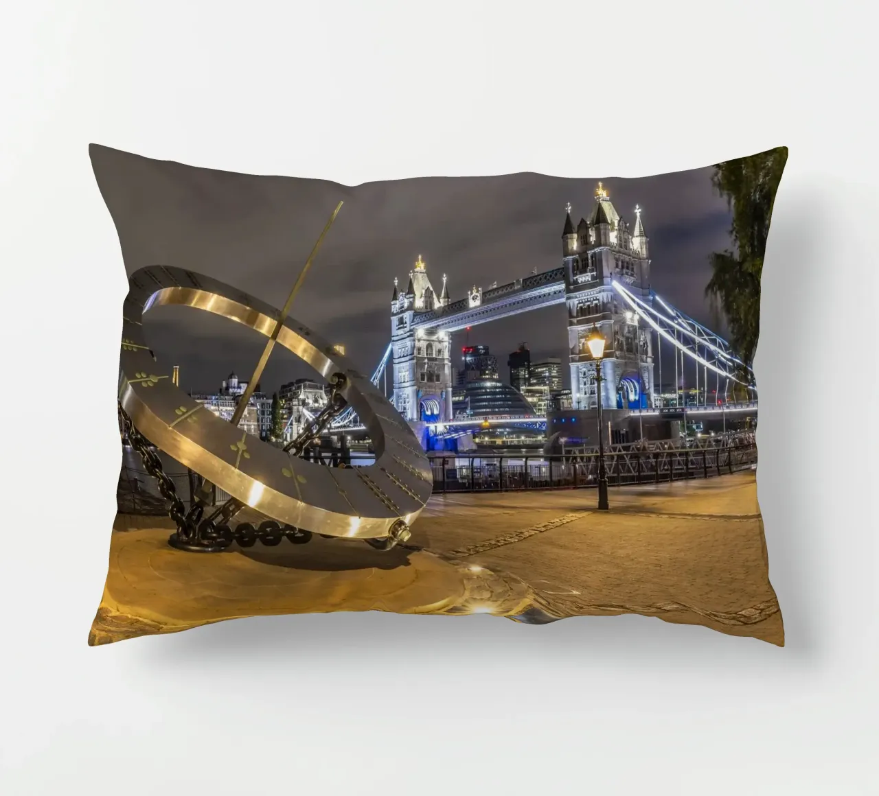 LONDRA Il Tower Bridge in un'esplosione di luci cuscino da Melanie Viola