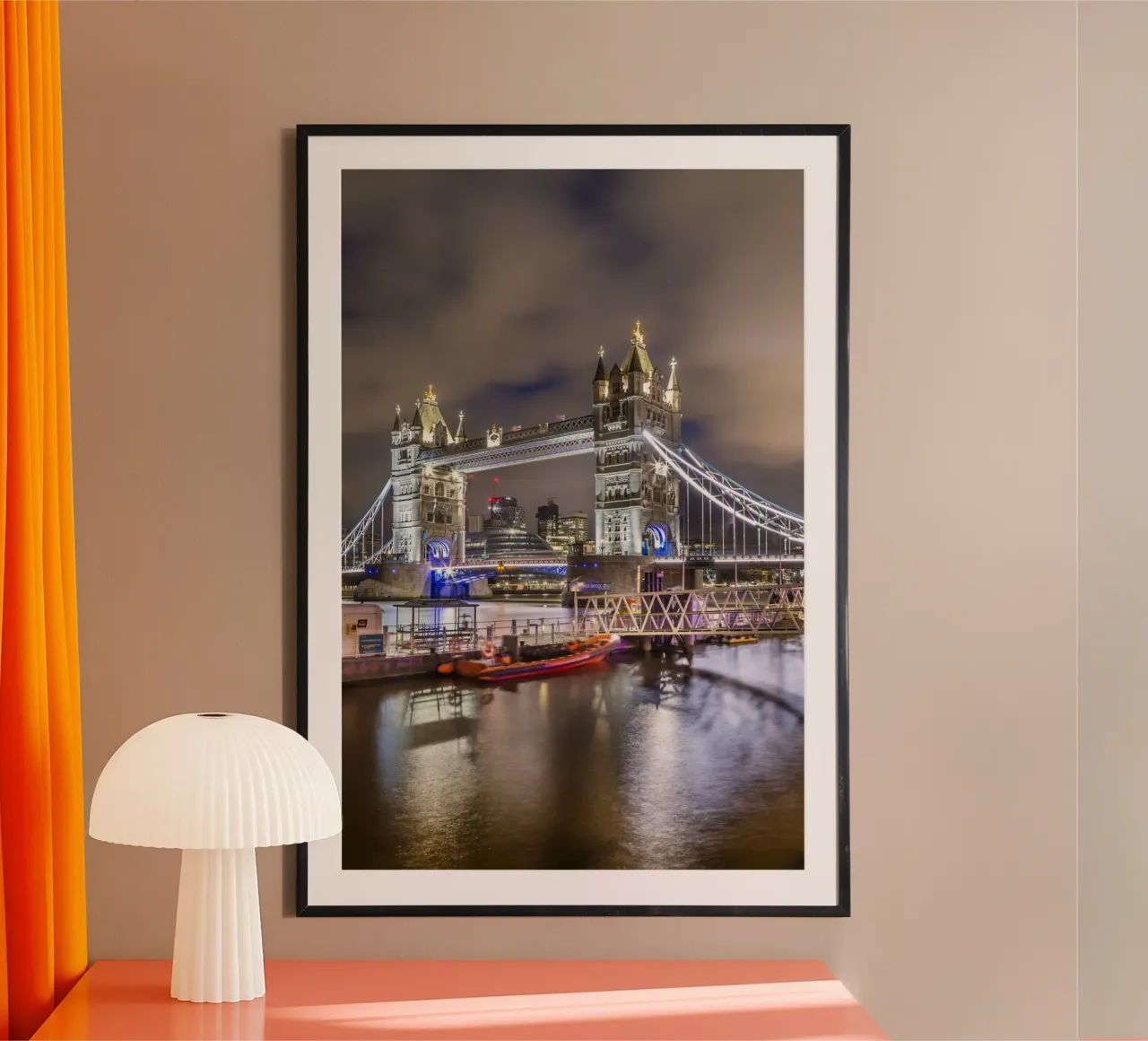 LONDRES Tower Bridge dans la lumière du soir poster de Melanie Viola