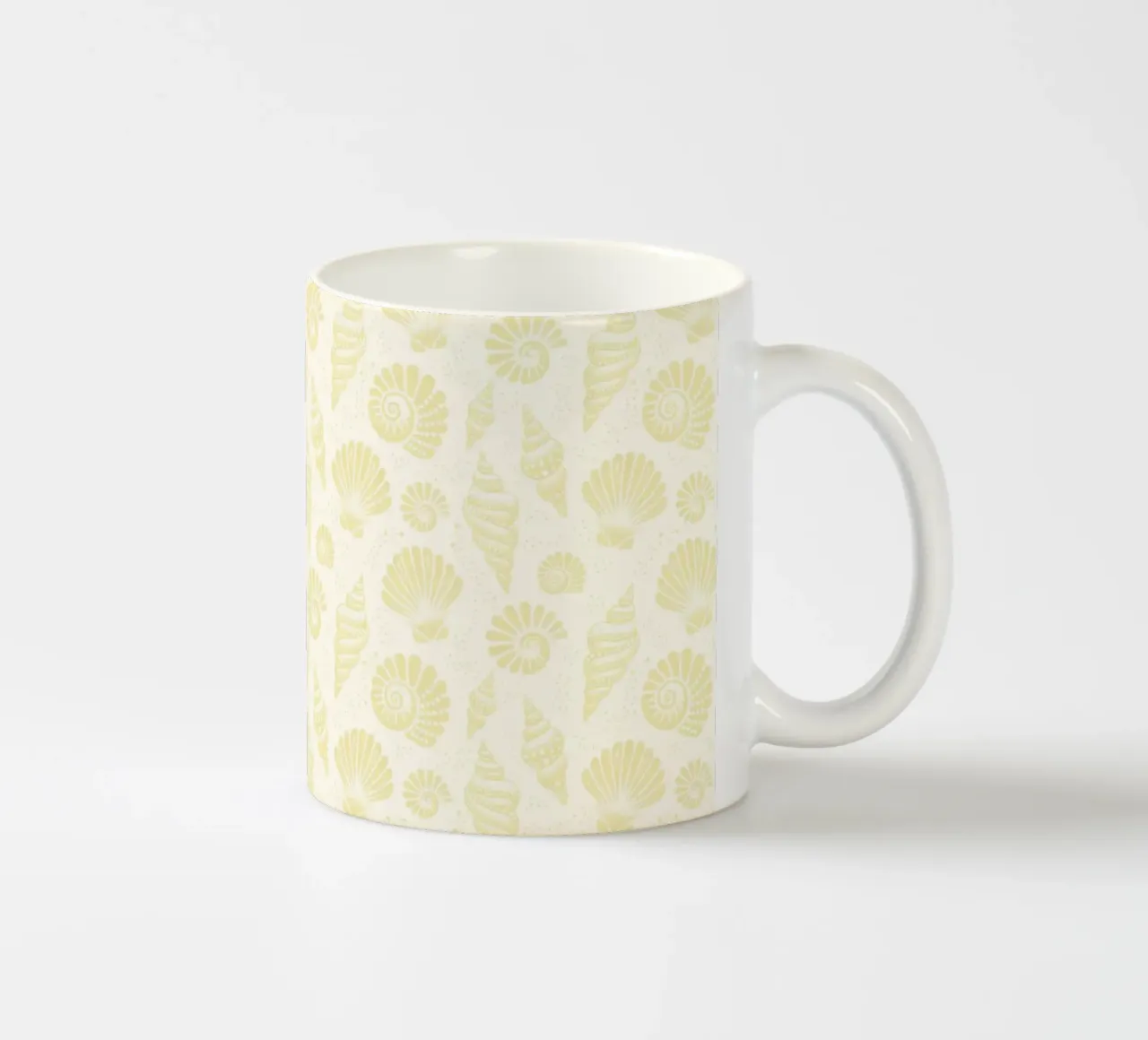 Conchiglie giallo burro tazza in ceramica da SilverPegasus