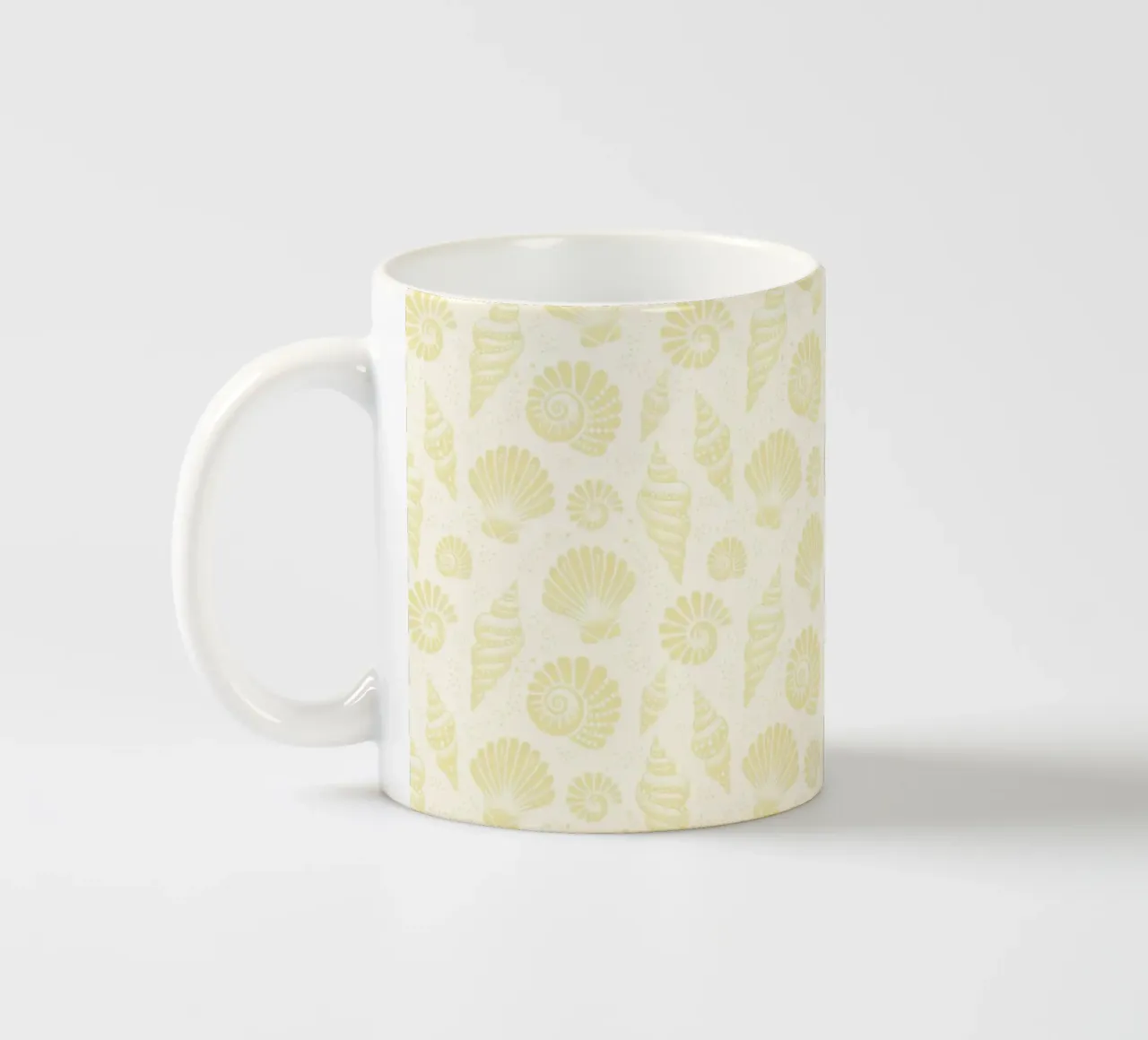 Conchiglie giallo burro tazza in ceramica da SilverPegasus
