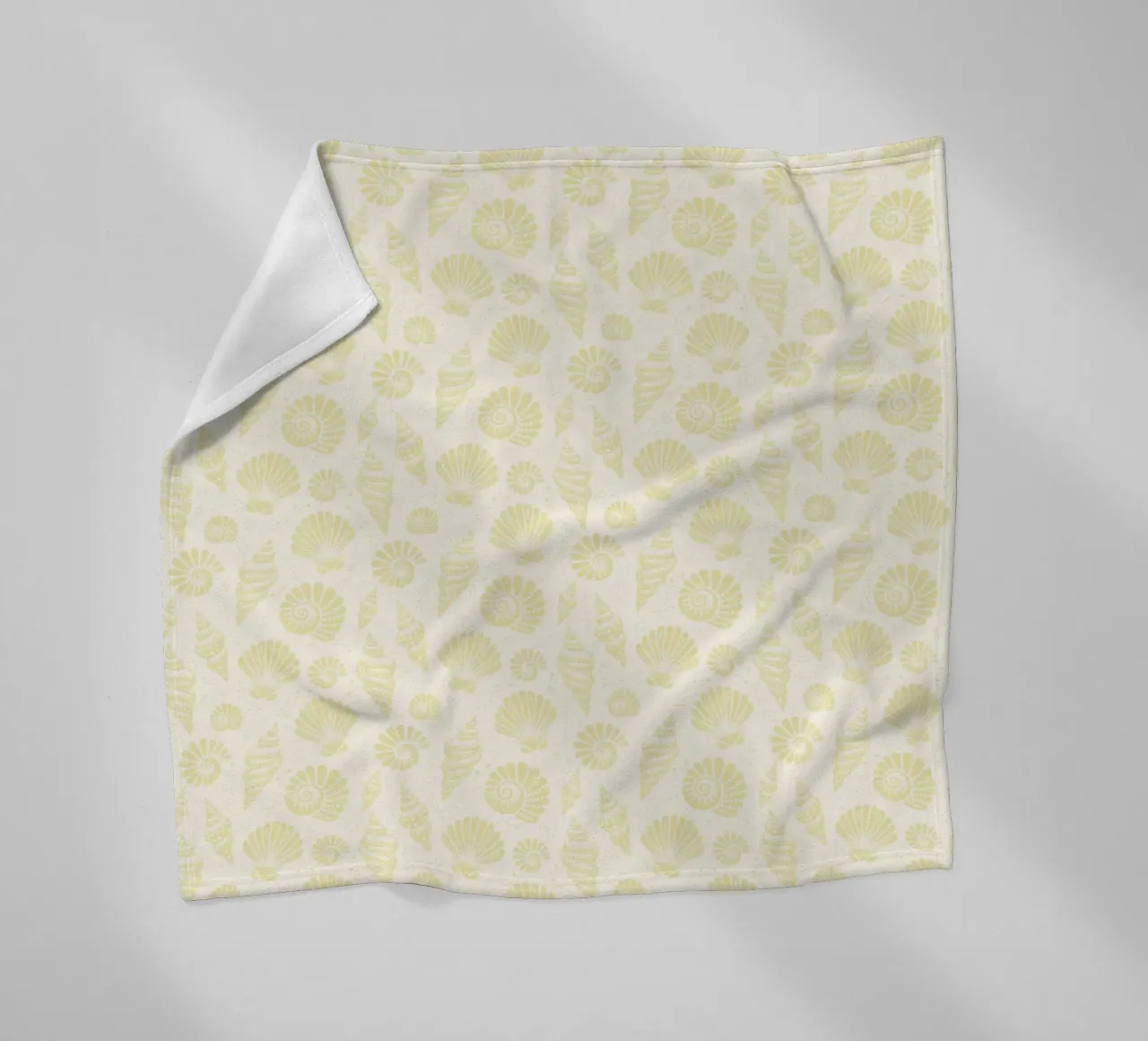 Conchiglie giallo burro coperta in pile da SilverPegasus