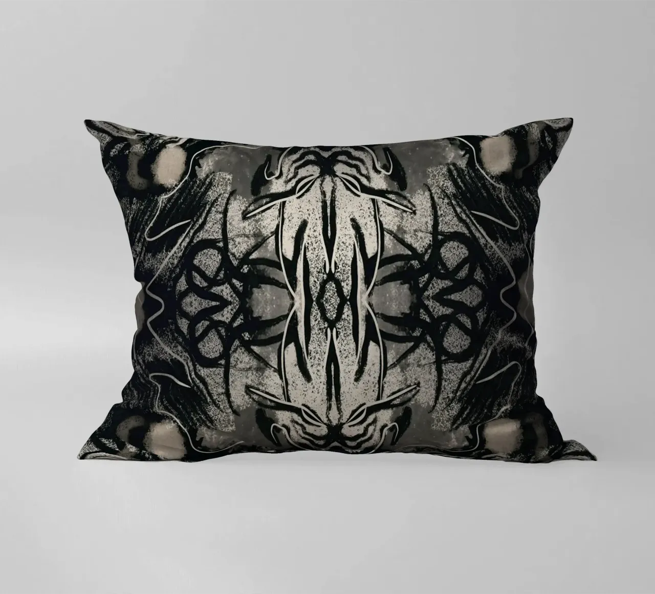 Rorschach 07 in bianco e nero cuscino da Little Dean
