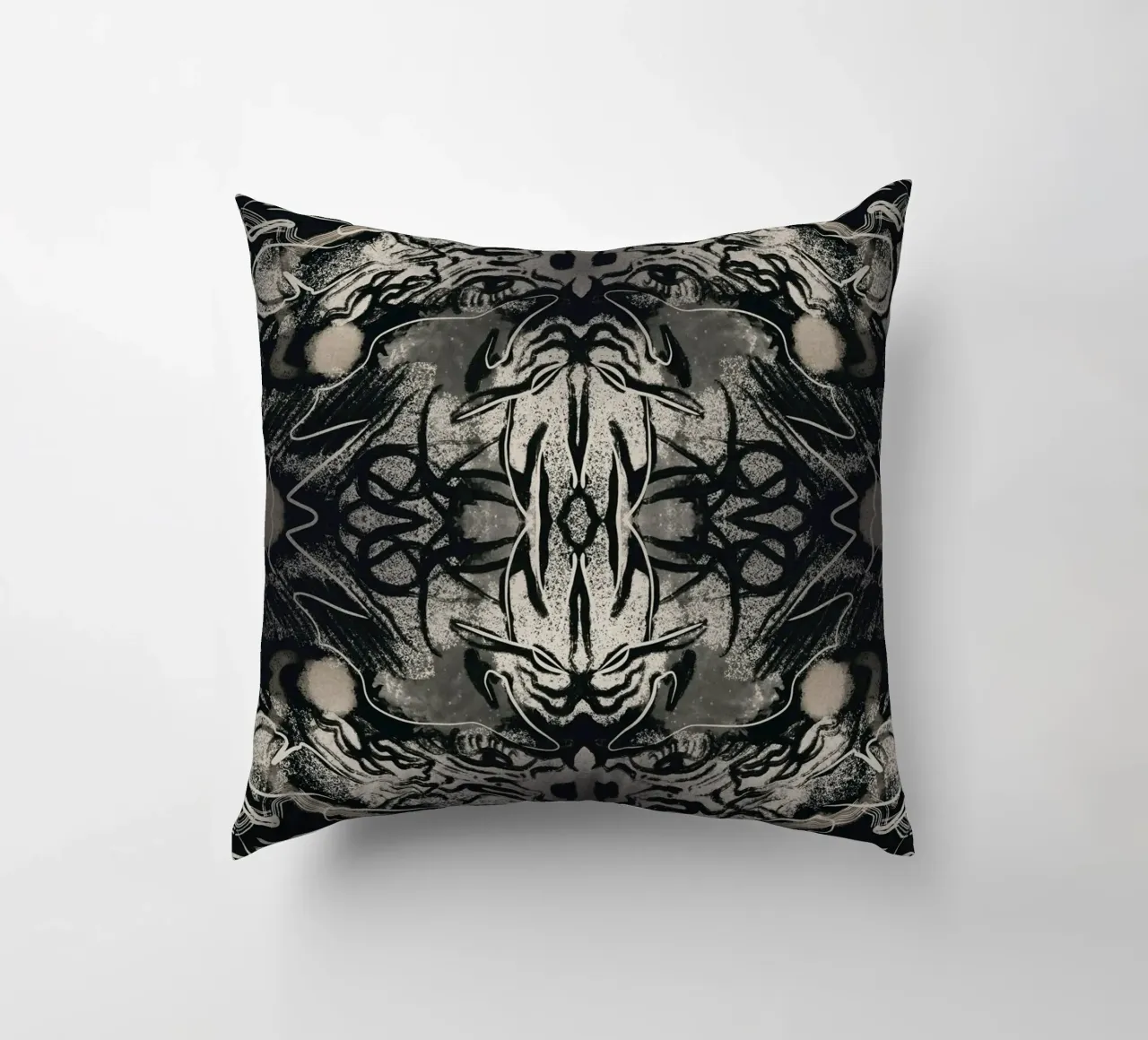 Rorschach 07 in bianco e nero cuscino da Little Dean