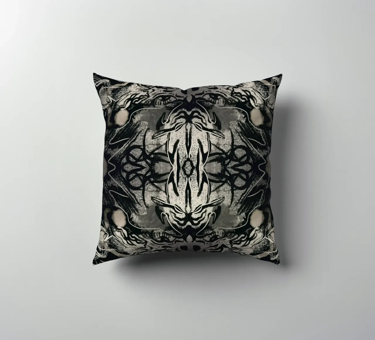 Rorschach 07 in bianco e nero cuscino da Little Dean