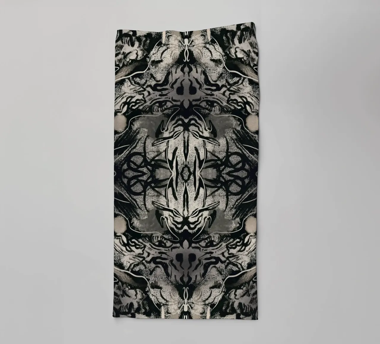 Rorschach 07 in bianco e nero asciugamano da bagno da Little Dean