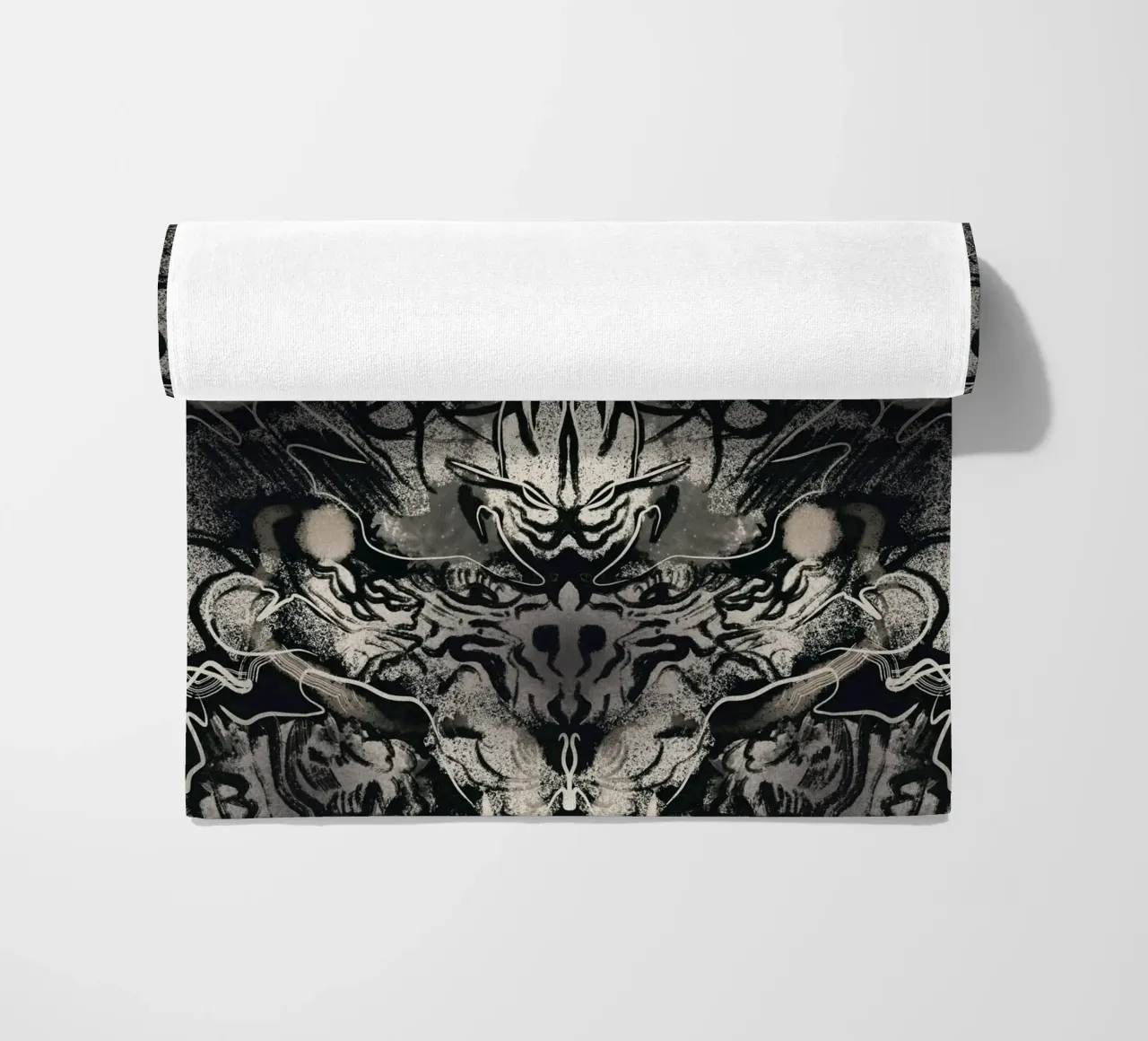 Rorschach 07 in bianco e nero telo mare da Little Dean