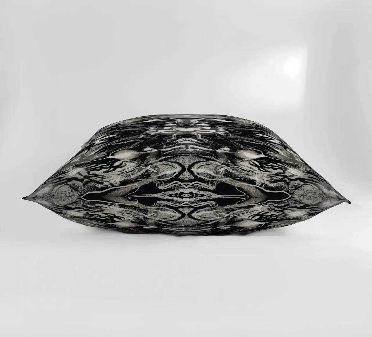 Rorschach 08 in bianco e nero cuscino da Little Dean