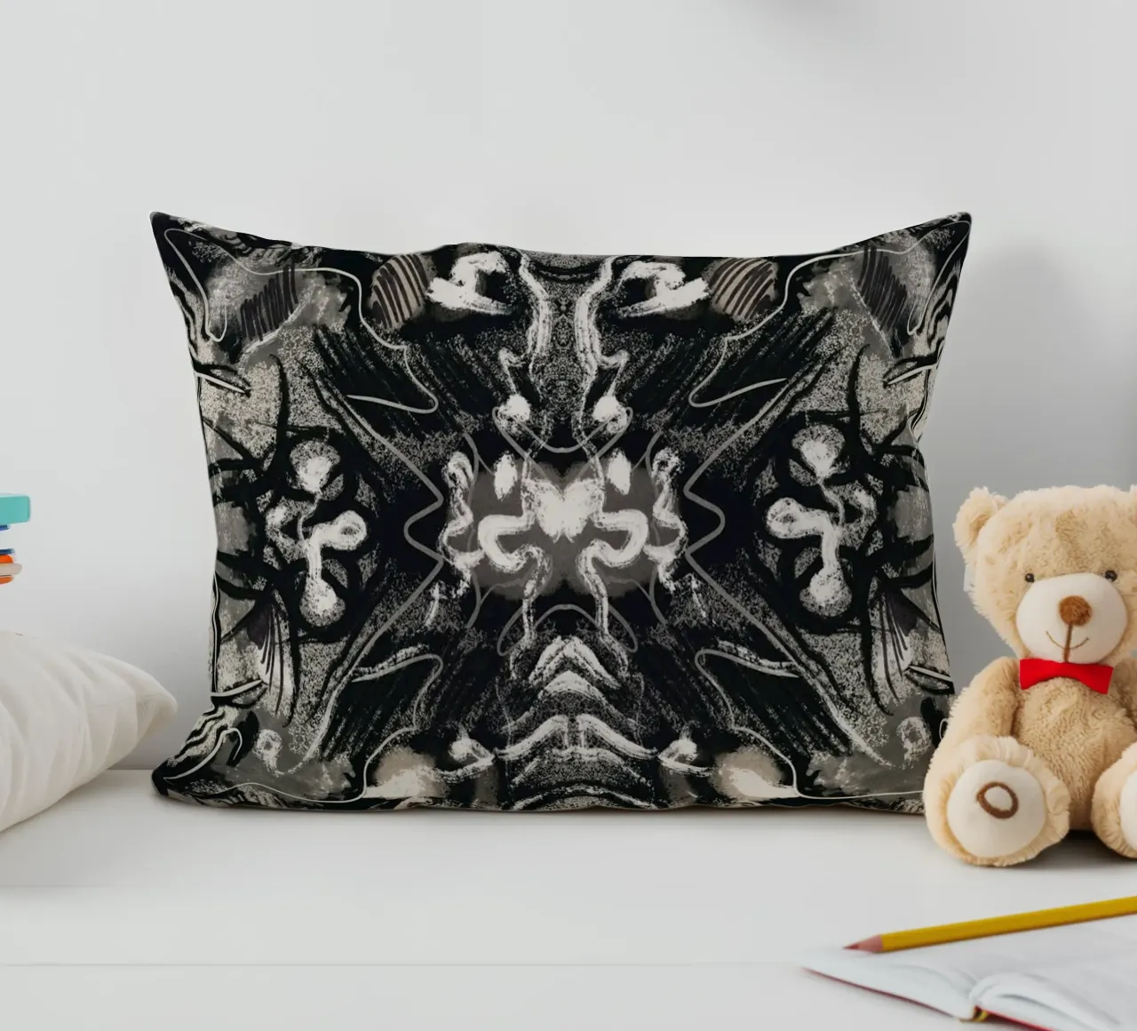 Rorschach 08 in bianco e nero cuscino da Little Dean