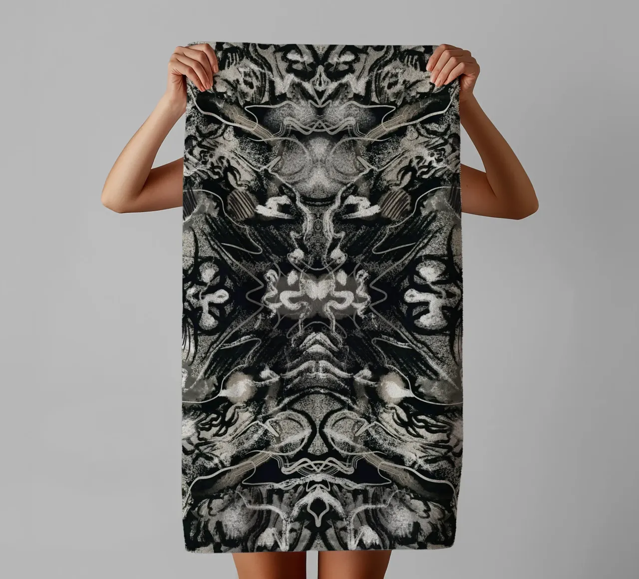 Rorschach 08 in bianco e nero asciugamano da bagno da Little Dean