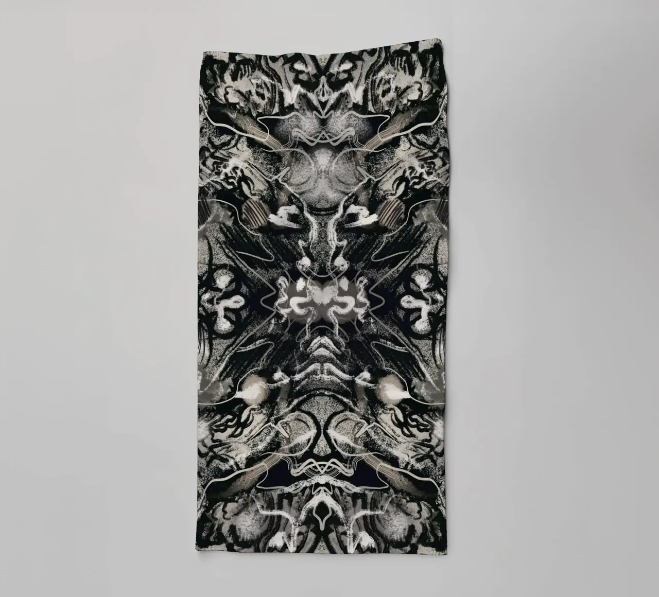 Rorschach 08 in bianco e nero asciugamano da bagno da Little Dean