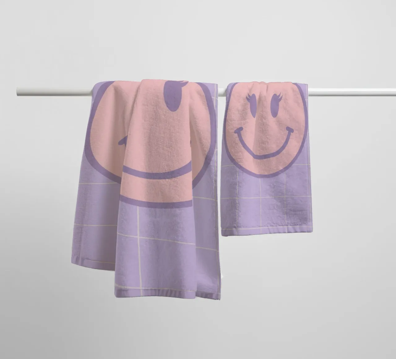 Pink Smiley Face asciugamano da bagno da Attaboy Dsgn