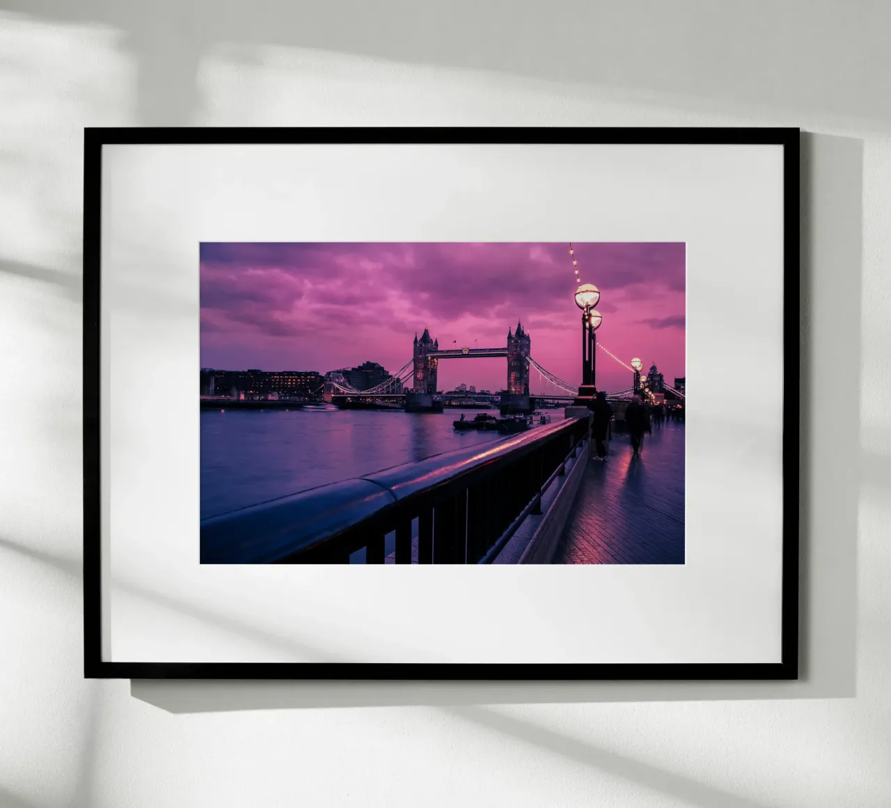 Crepuscolo sul Tower Bridge, Londra poster da Wanderlust Vibes