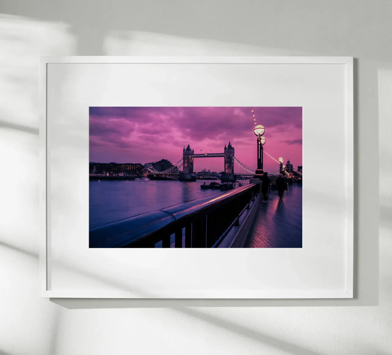 Crepuscolo sul Tower Bridge, Londra poster da Wanderlust Vibes