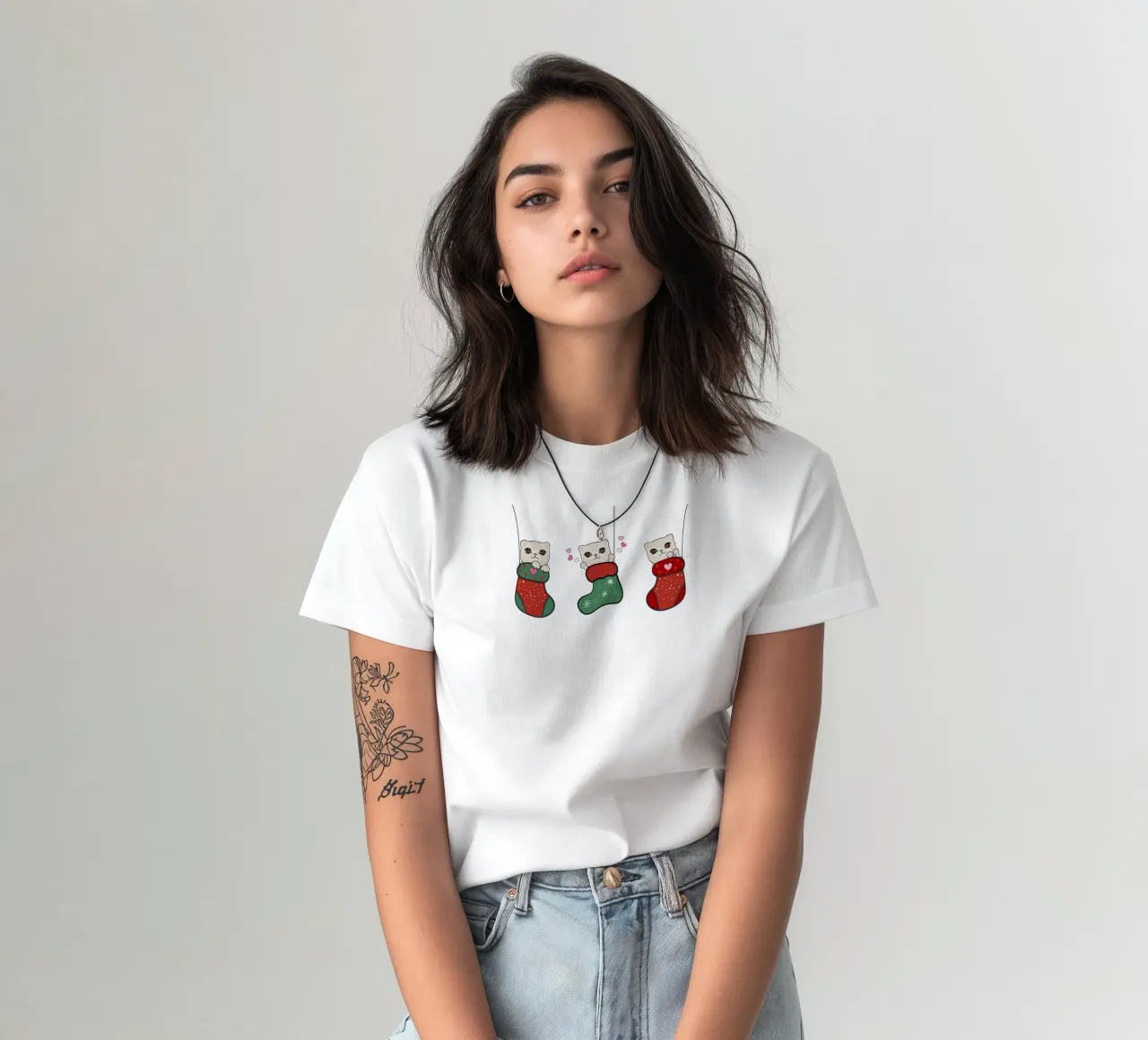 Appendere simpatici gattini con calze di Natale t-shirt da gulsengunel