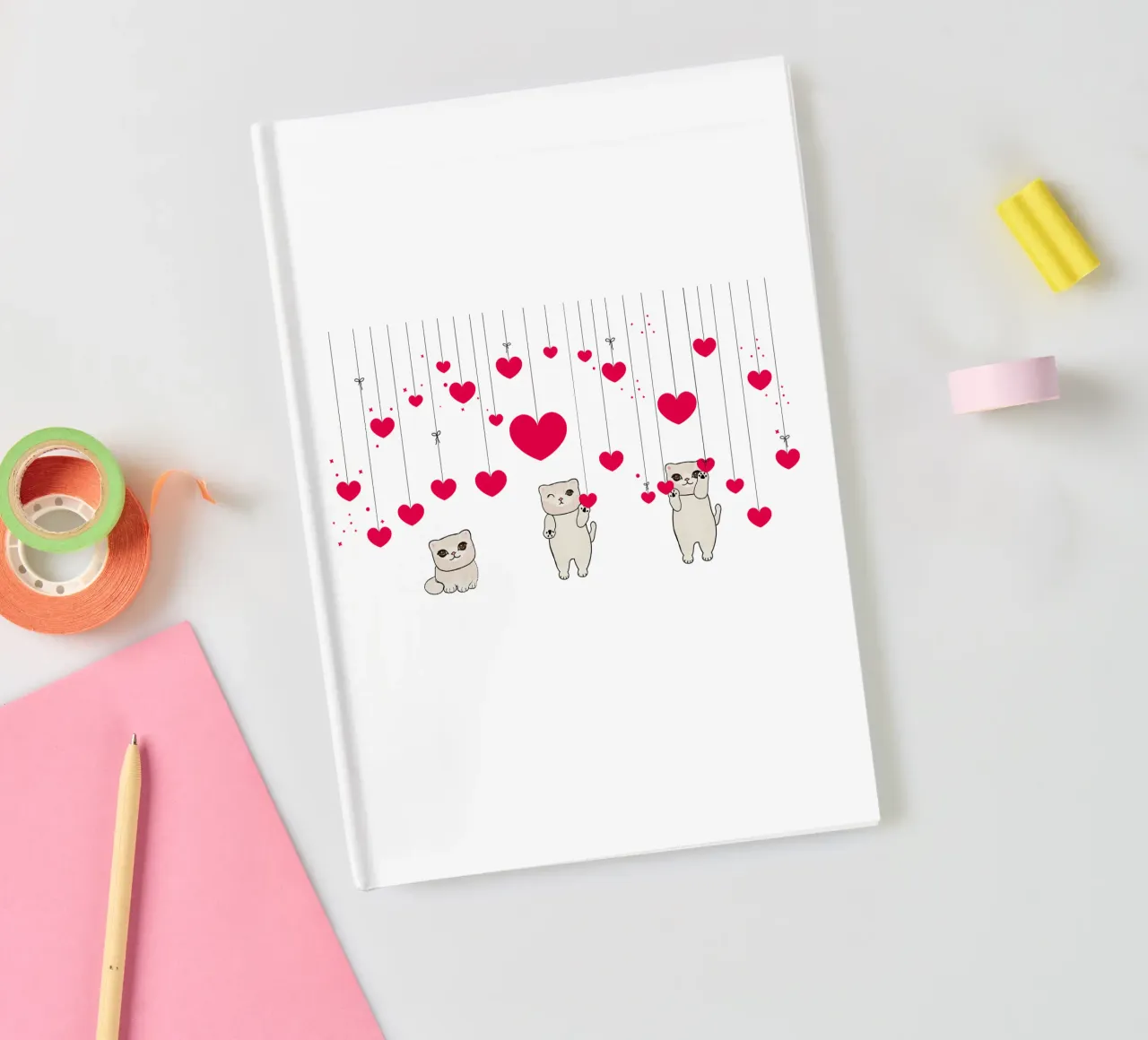 Cuori e stelle appesi con un simpatico gatto diario da gulsengunel