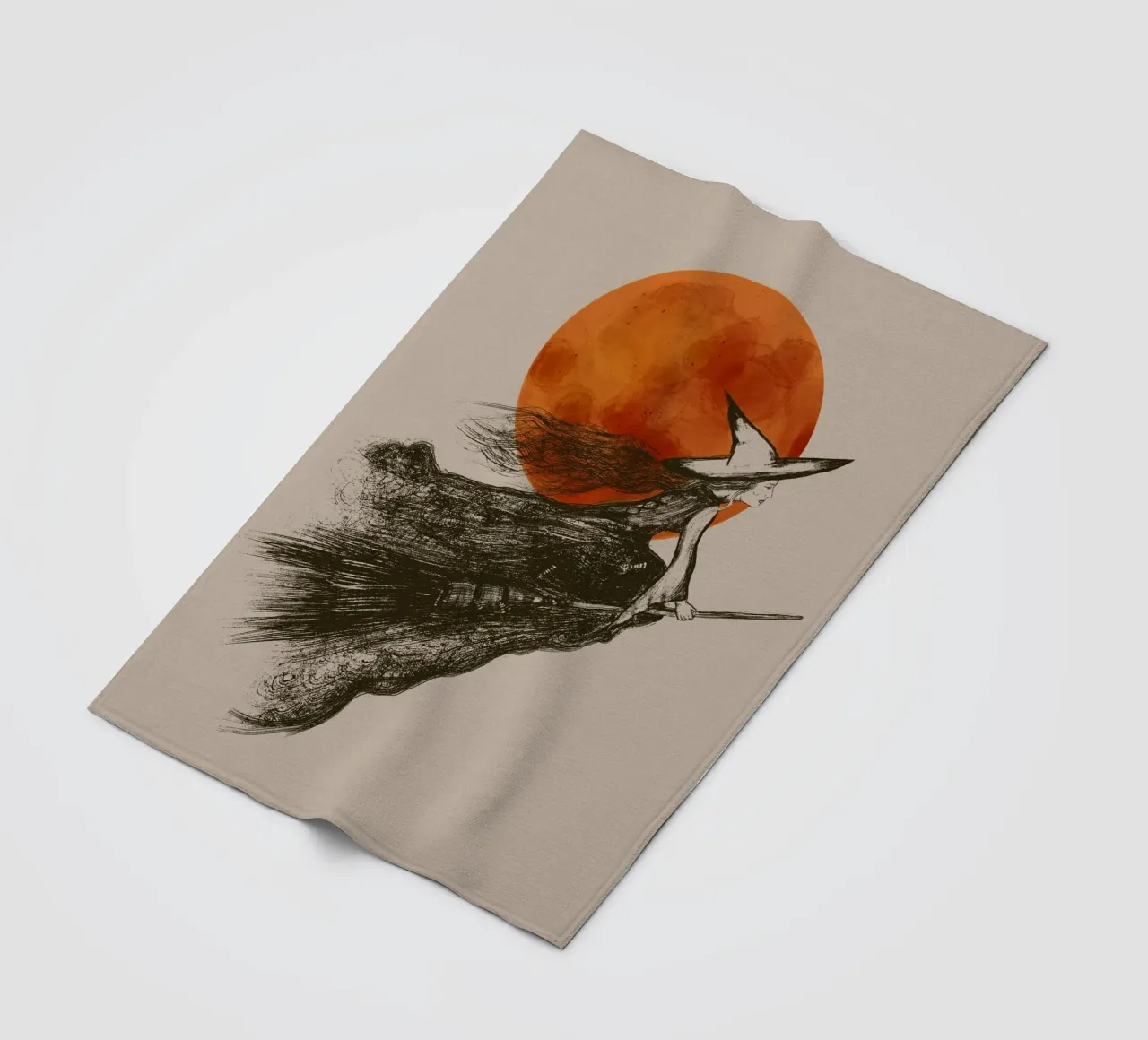 Strega volante con capelli lunghi davanti a una luna rossa coperta in pile da Lisa Jureczko Arts Illustration